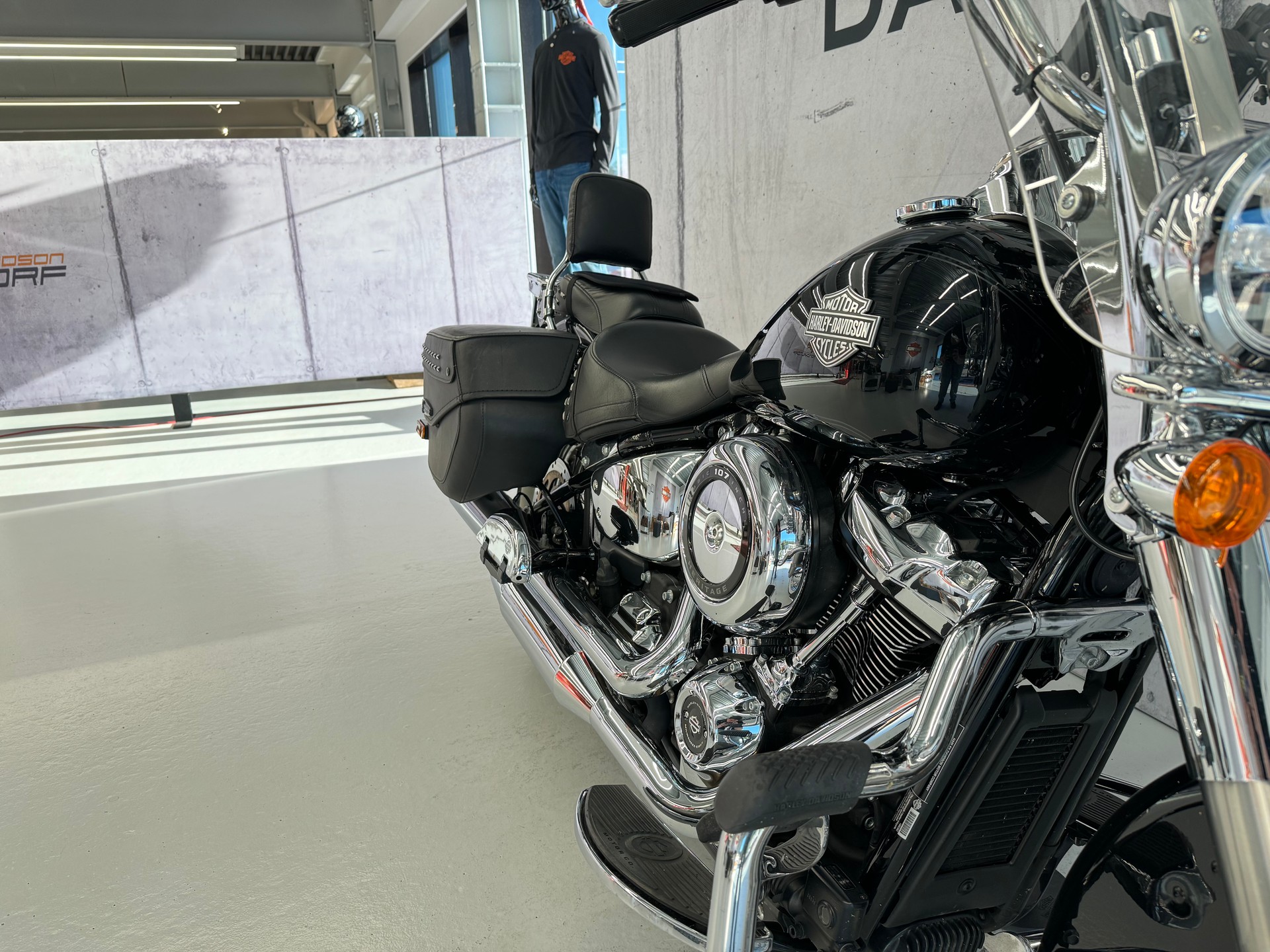 HARLEY-DAVIDSON FLHC Heritage Classic 107-showroom-element-3