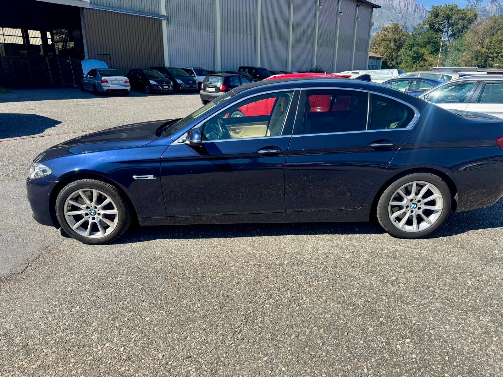 BMW 550i xDrive Luxury Line Steptronic-showroom-element-1
