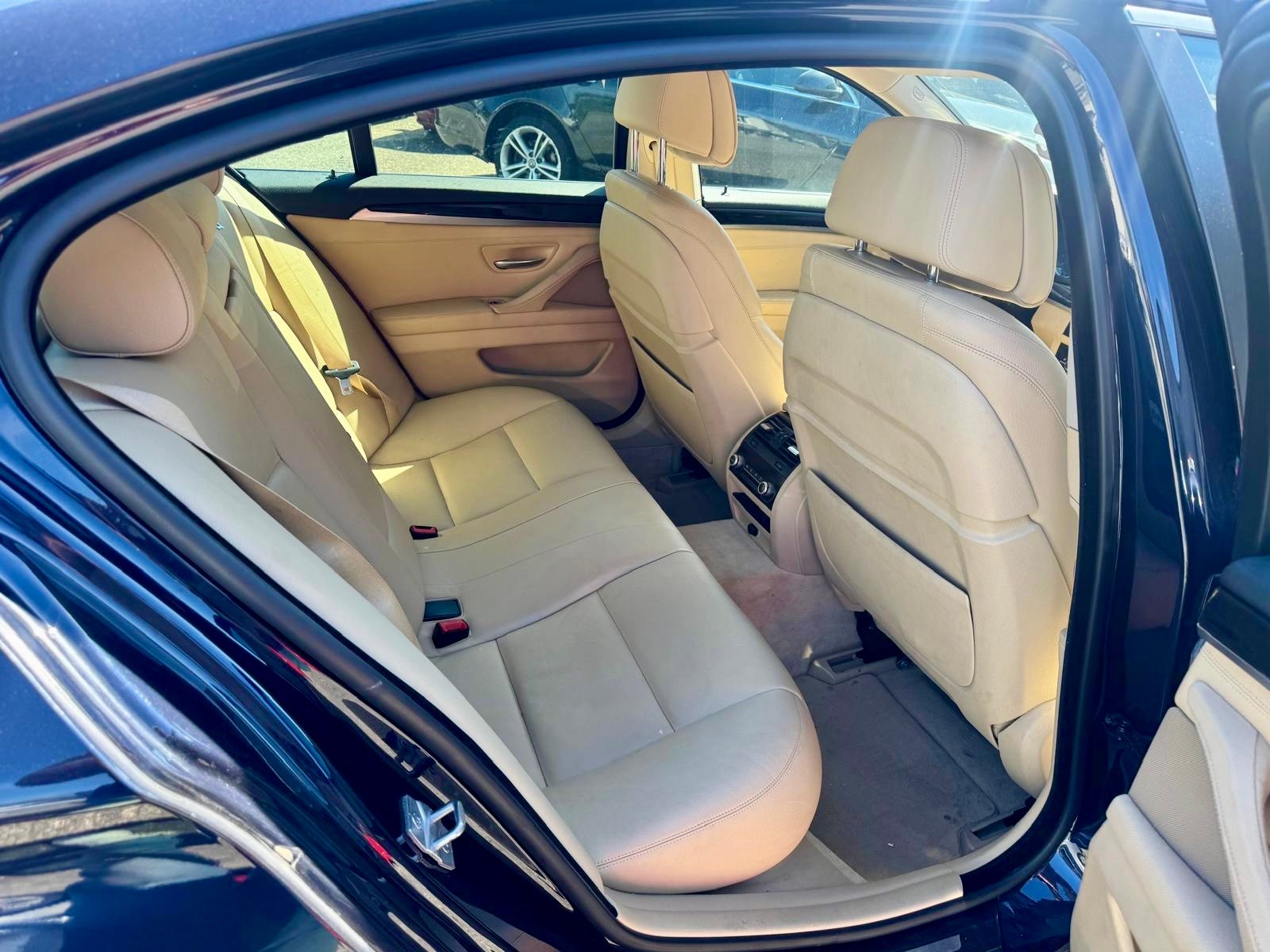 BMW 550i xDrive Luxury Line Steptronic-image-7