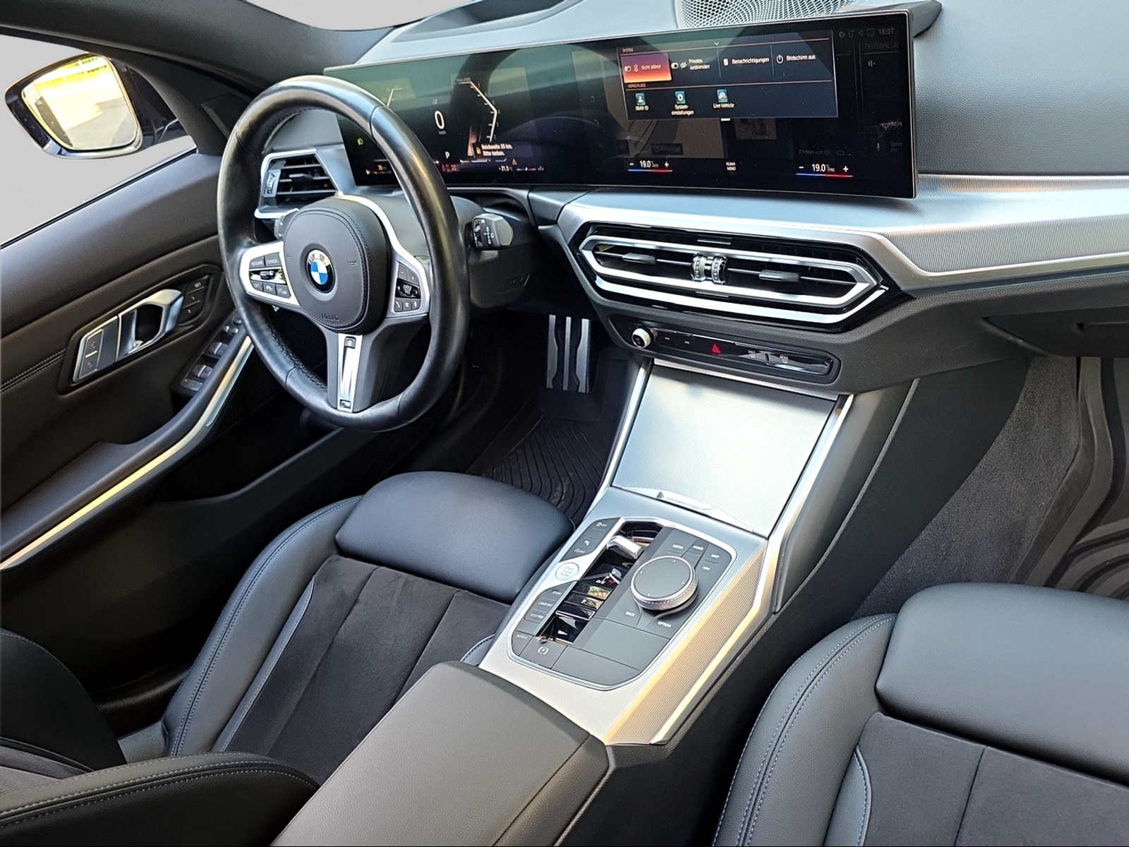 BMW 330i Touring xDrive Steptronic M Sport-image-16