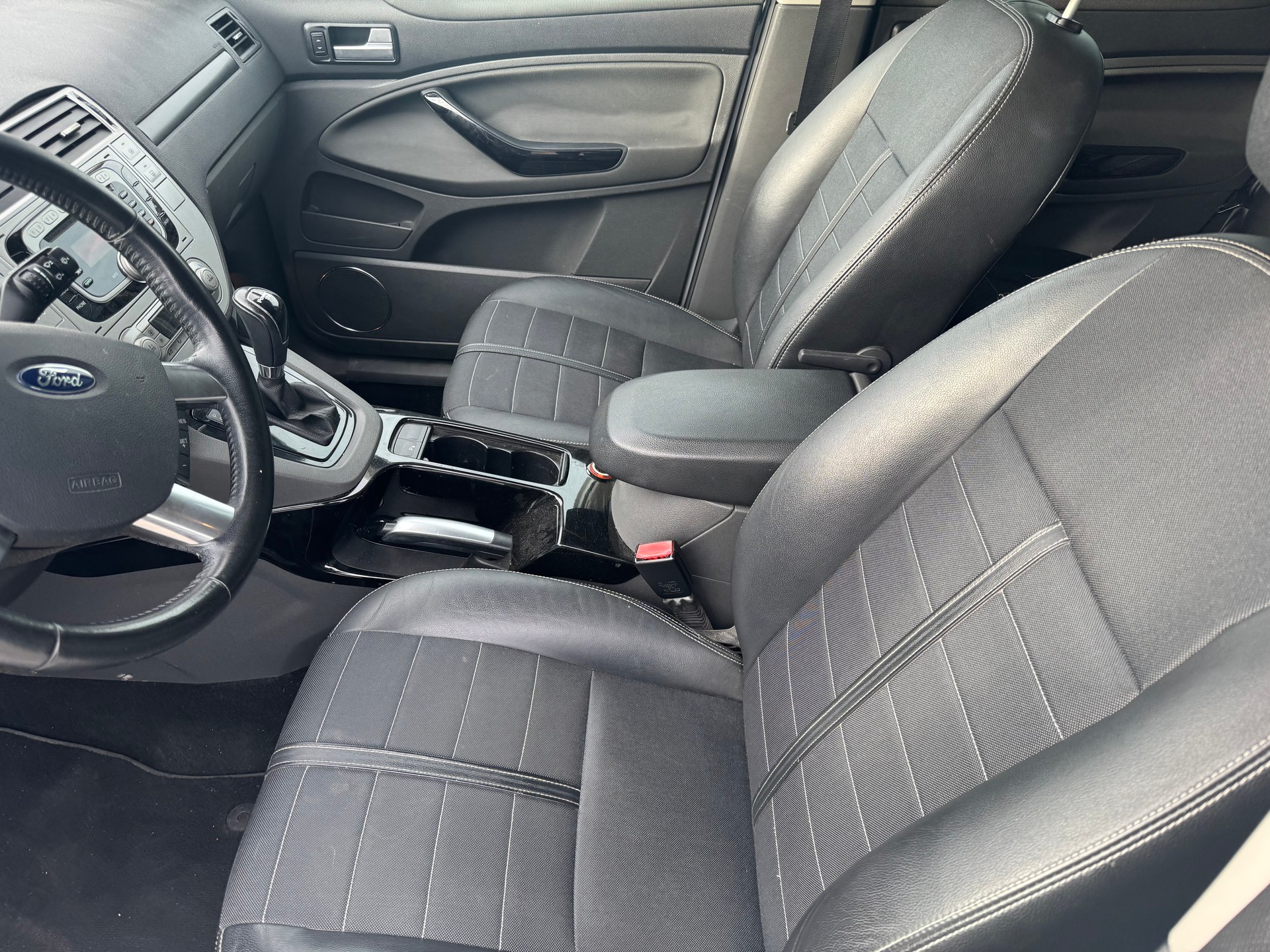 FORD Kuga 2.0 TDCi Titanium 4WD PowerShift-image-7