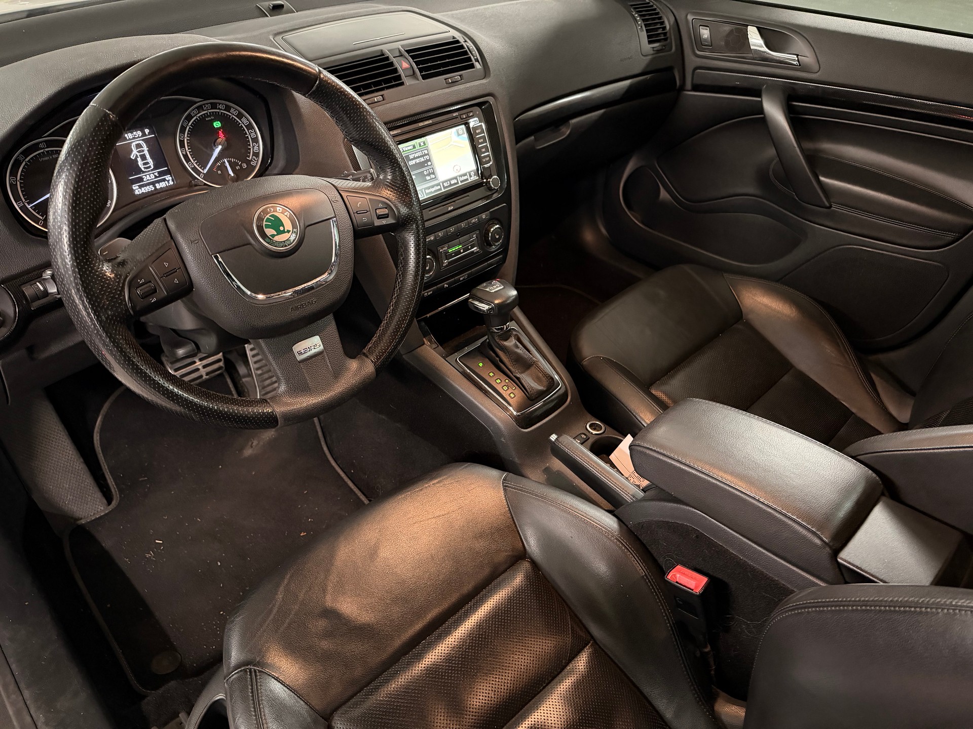 SKODA Octavia Combi 2.0 TSI RS DSG-image-7