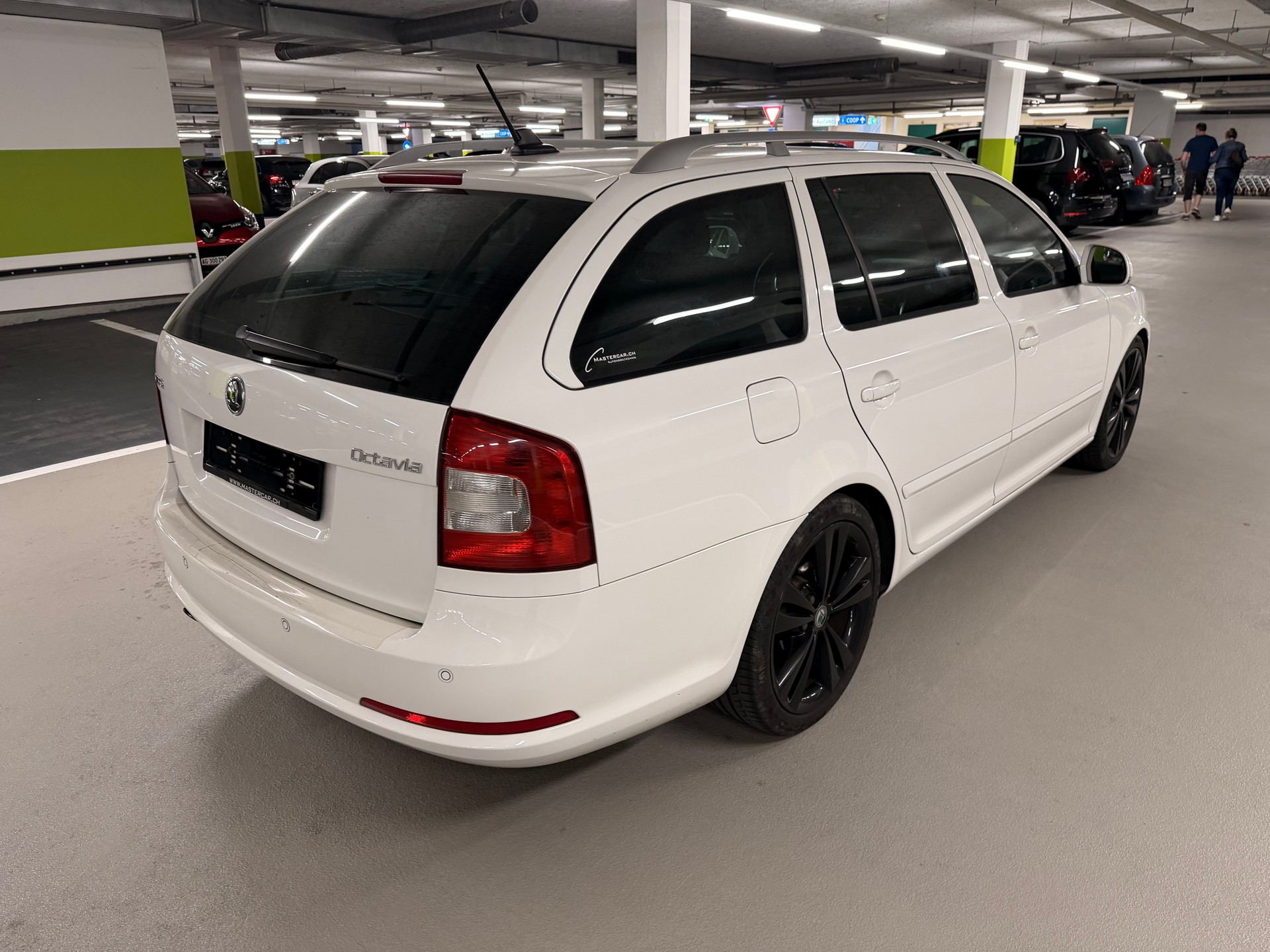 SKODA Octavia Combi 2.0 TSI RS DSG-image-4