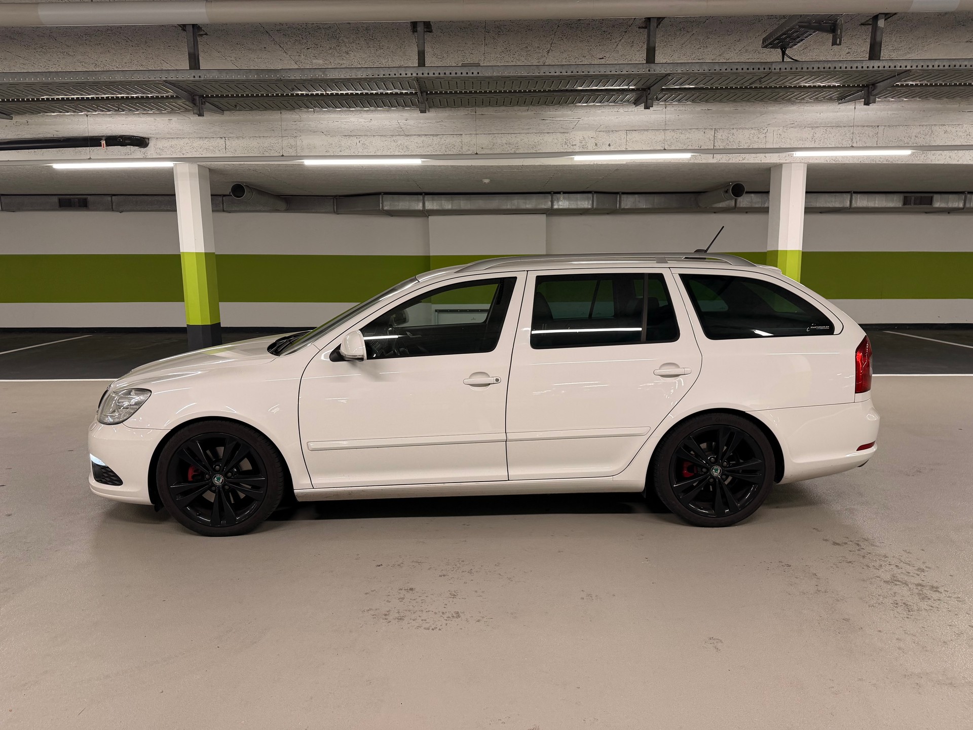 SKODA Octavia Combi 2.0 TSI RS DSG-image-2