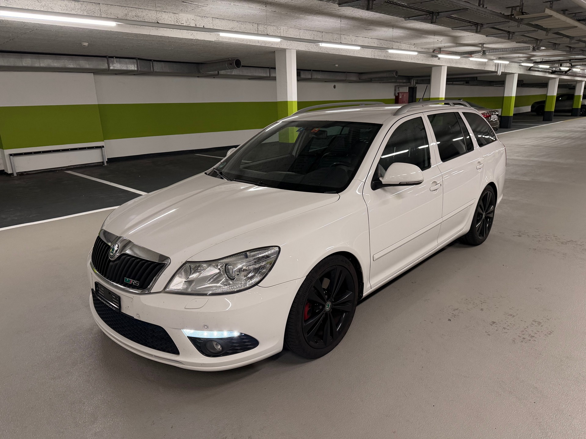 SKODA Octavia Combi 2.0 TSI RS DSG-image-1