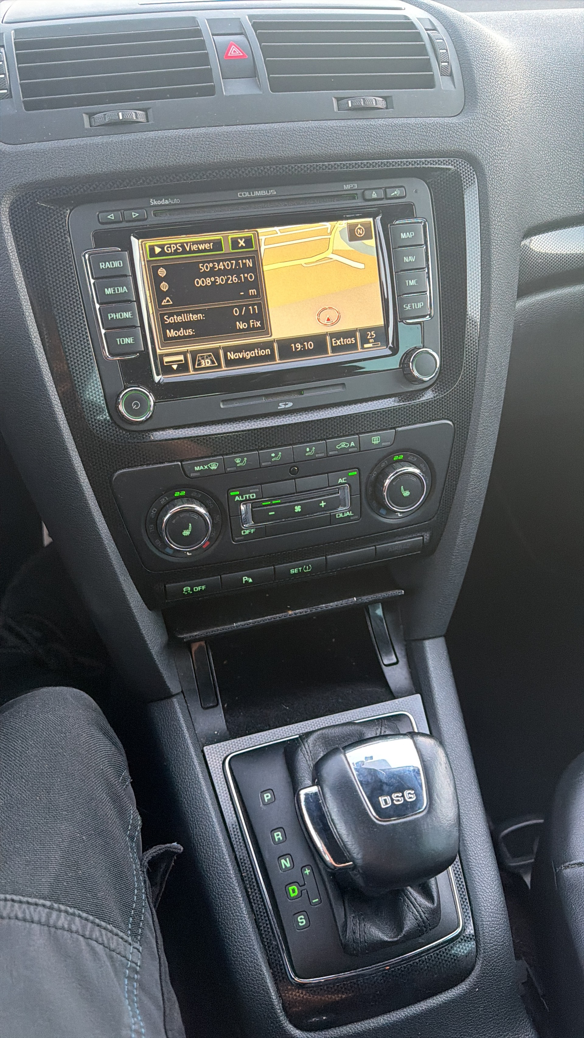 SKODA Octavia Combi 2.0 TSI RS DSG-image-9
