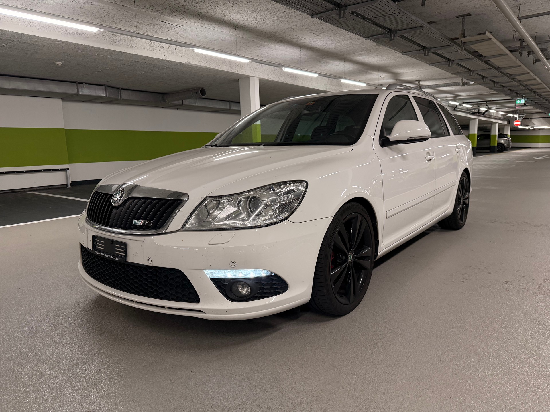 SKODA Octavia Combi 2.0 TSI RS DSG-image-0