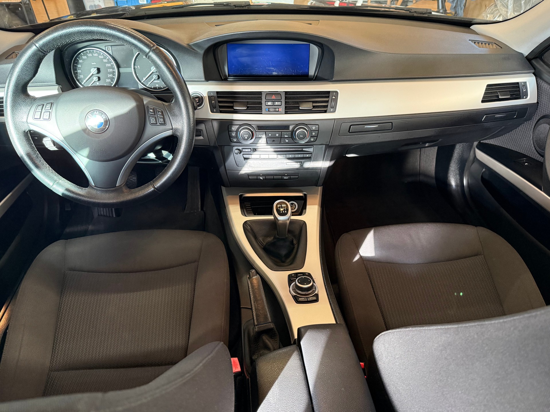 BMW 320d-image-8