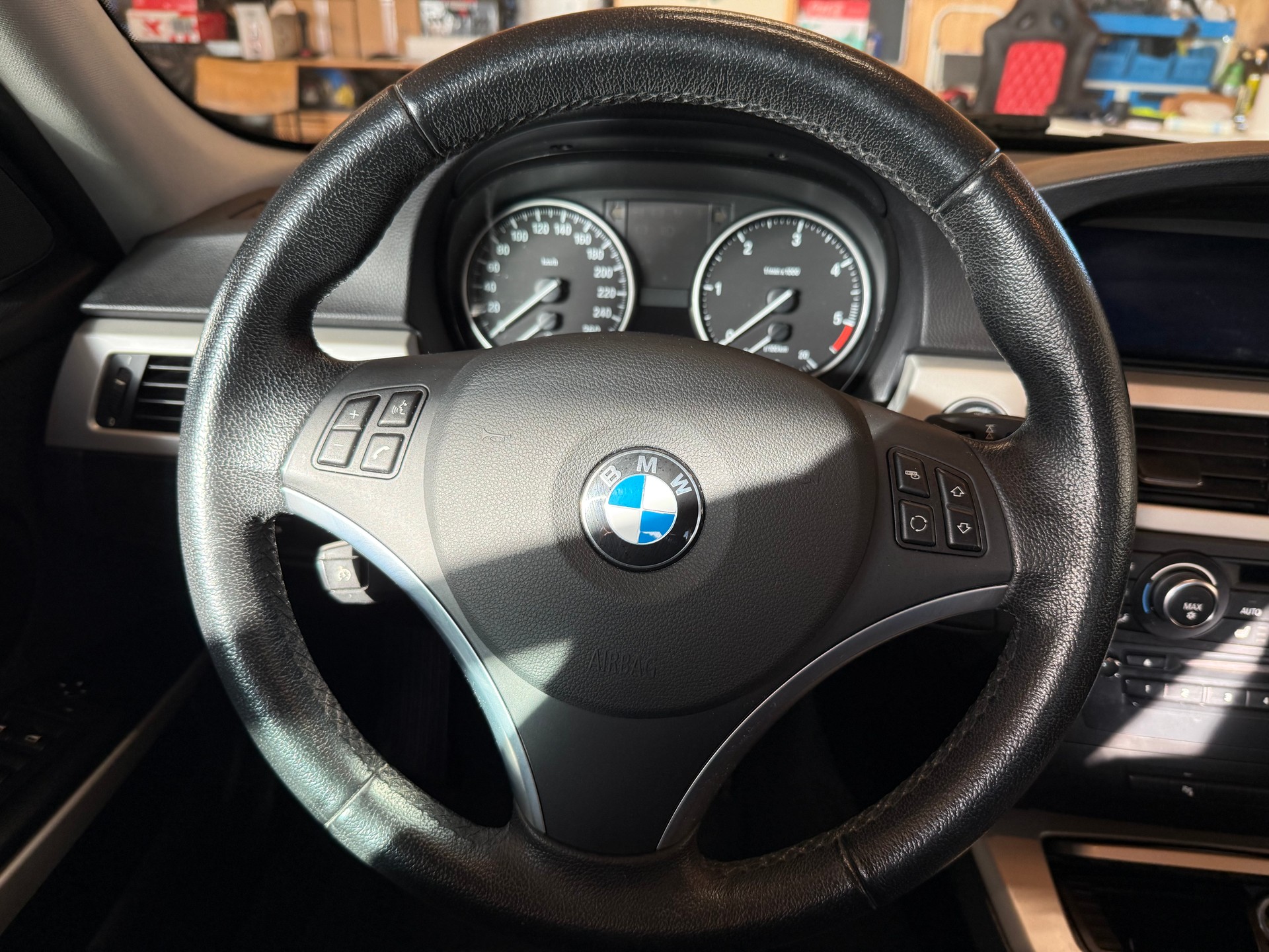 BMW 320d-image-9