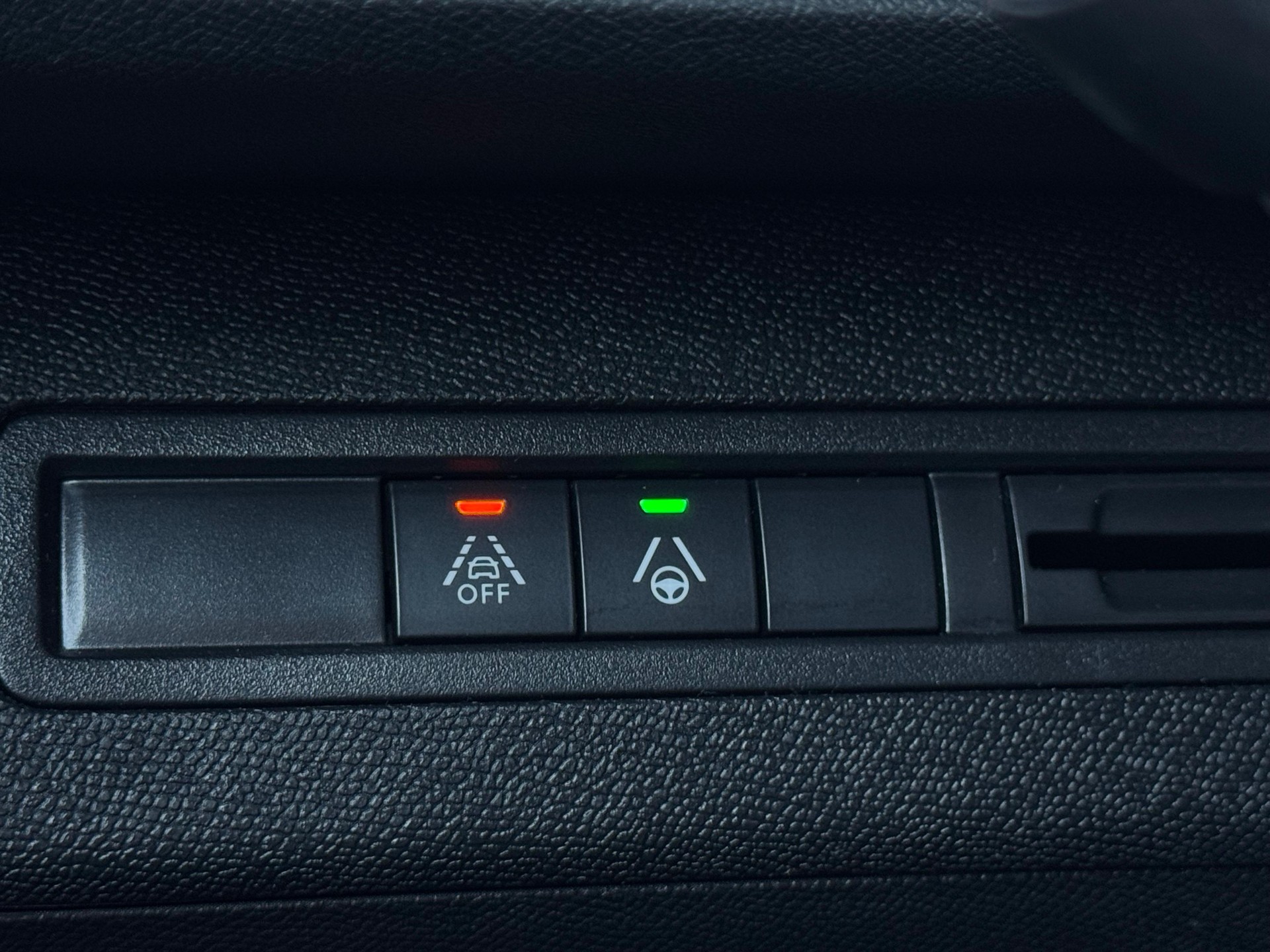 PEUGEOT 5008 1.5 BlueHDi GT EAT8-image-26