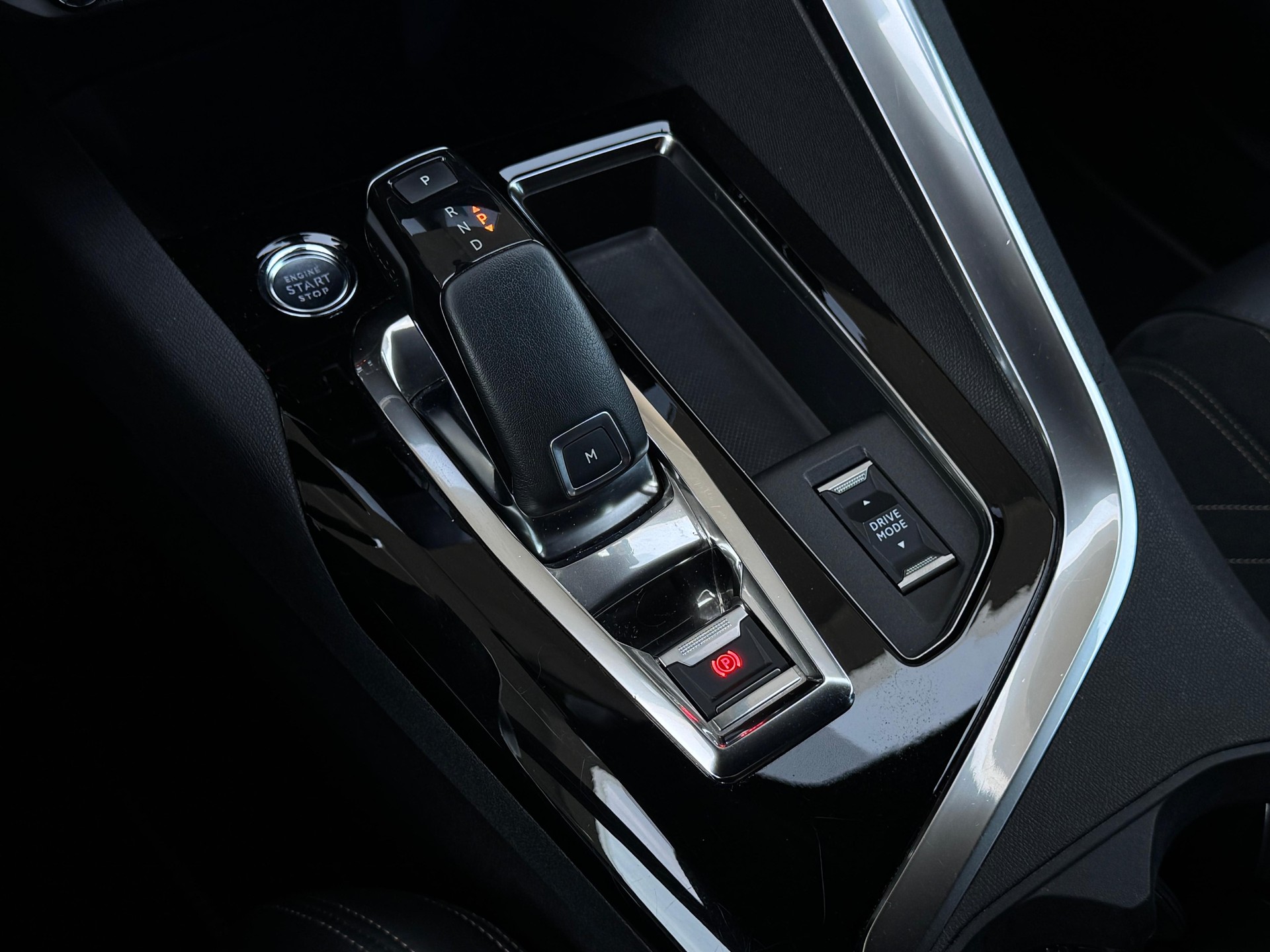 PEUGEOT 5008 1.5 BlueHDi GT EAT8-image-14