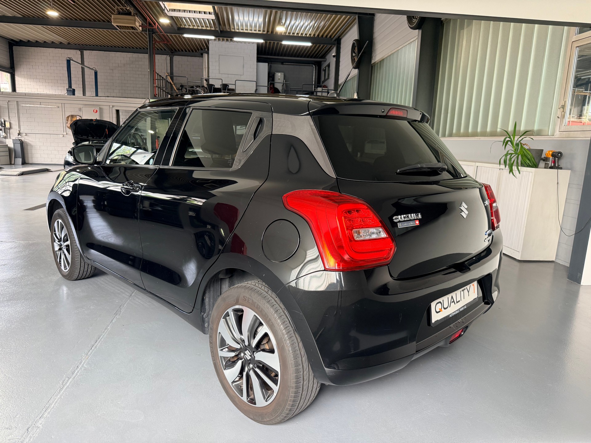 SUZUKI Swift 1.2i 16V SHVS Compact Top Hybrid Allgrip 4x4-image-4