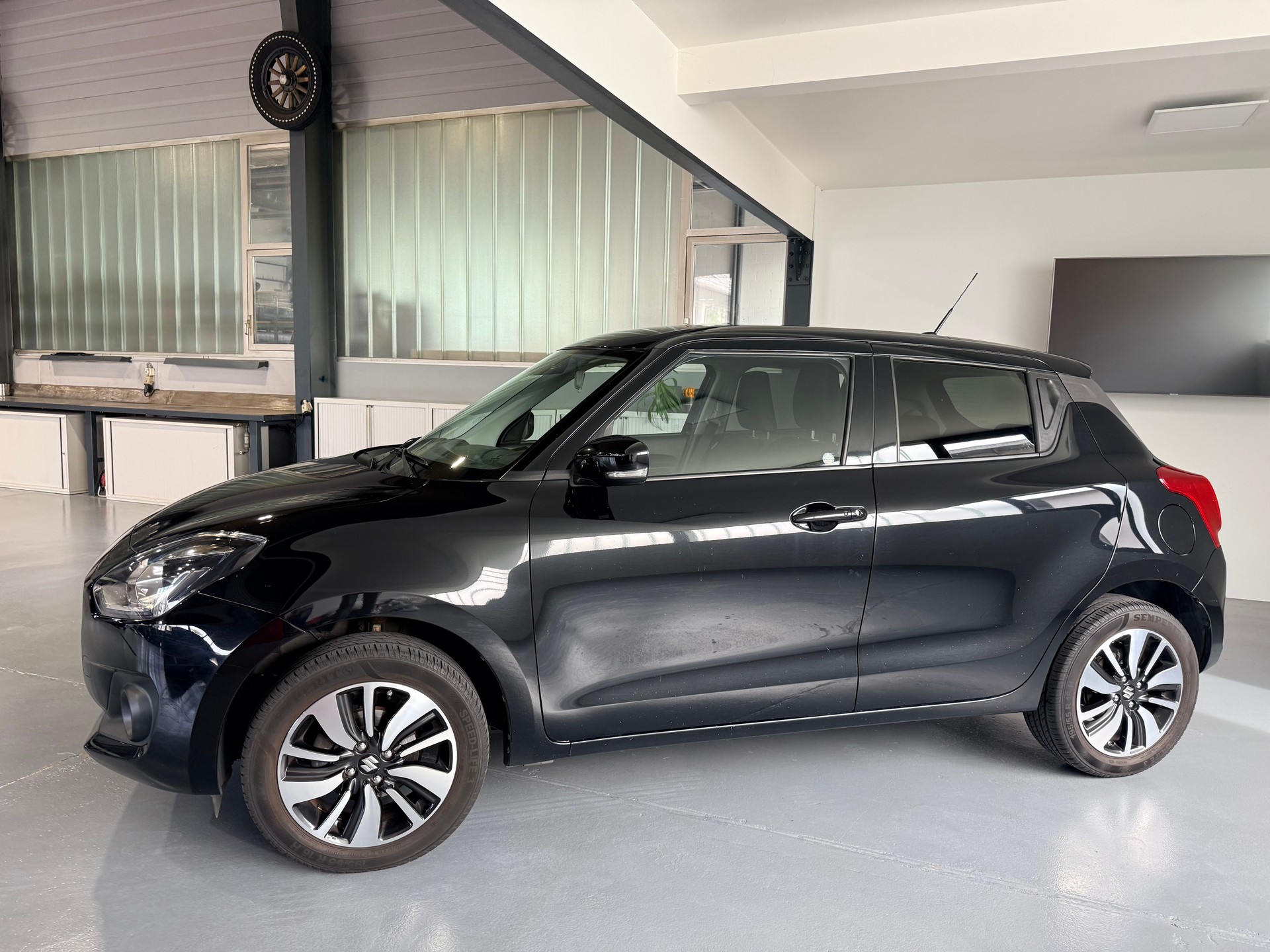 SUZUKI Swift 1.2i 16V SHVS Compact Top Hybrid Allgrip 4x4-image-3