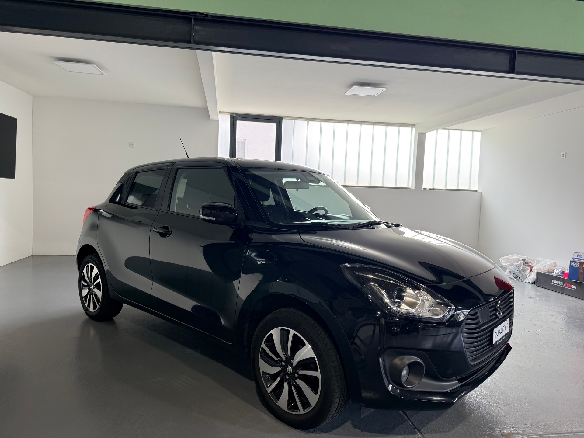 SUZUKI Swift 1.2i 16V SHVS Compact Top Hybrid Allgrip 4x4-image-1