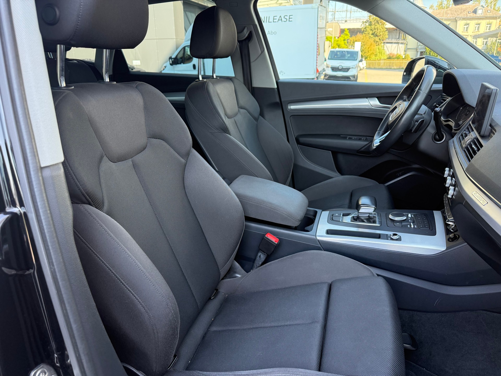 AUDI Q5 35 TDI sport quattro S-tronic-image-9