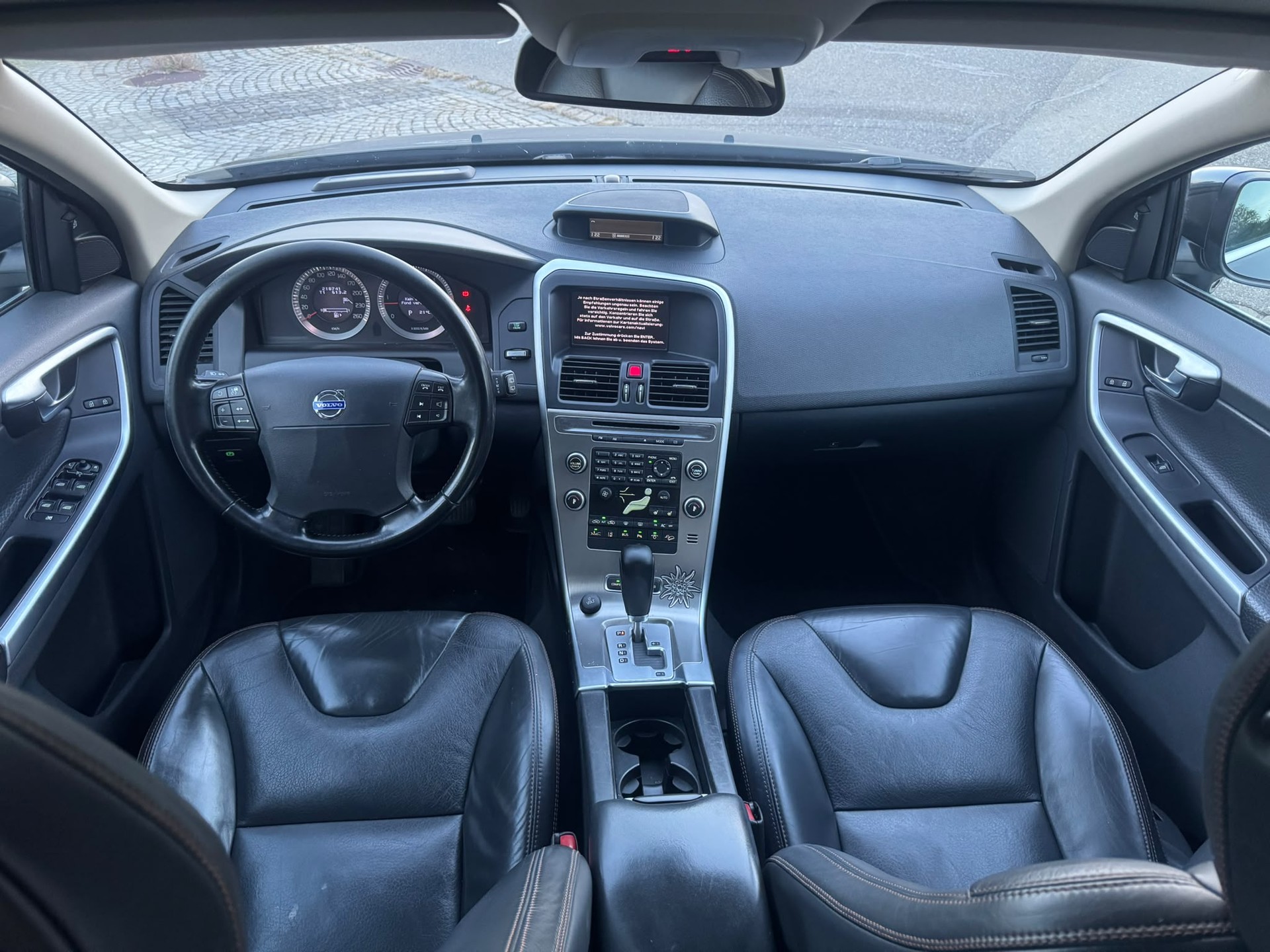 VOLVO XC60 D5 AWD Summum Geartronic-image-11