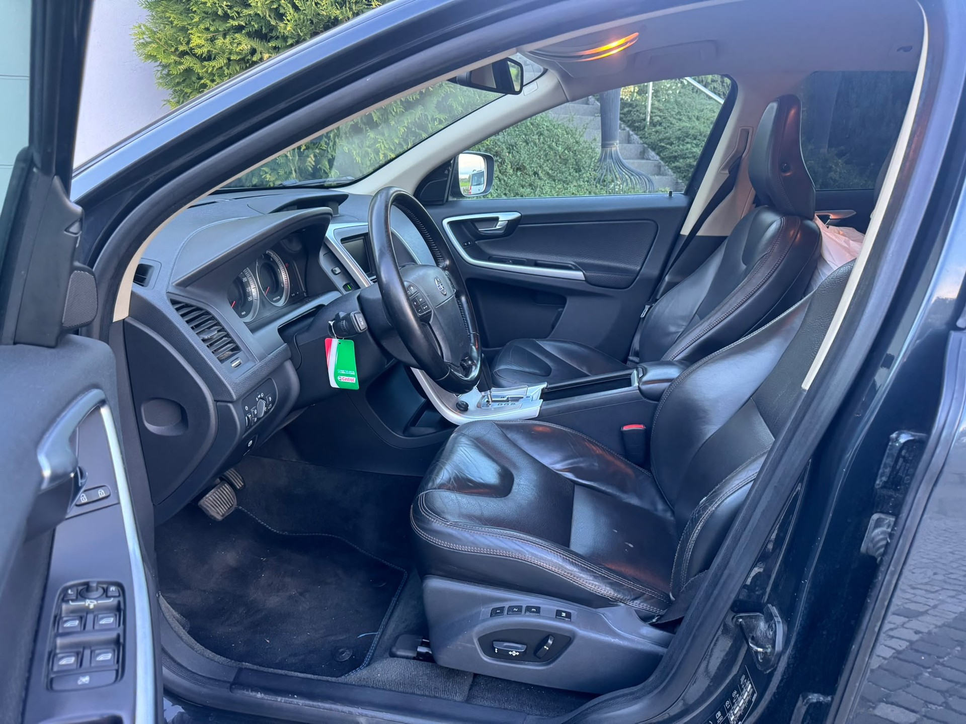 VOLVO XC60 D5 AWD Summum Geartronic-image-10