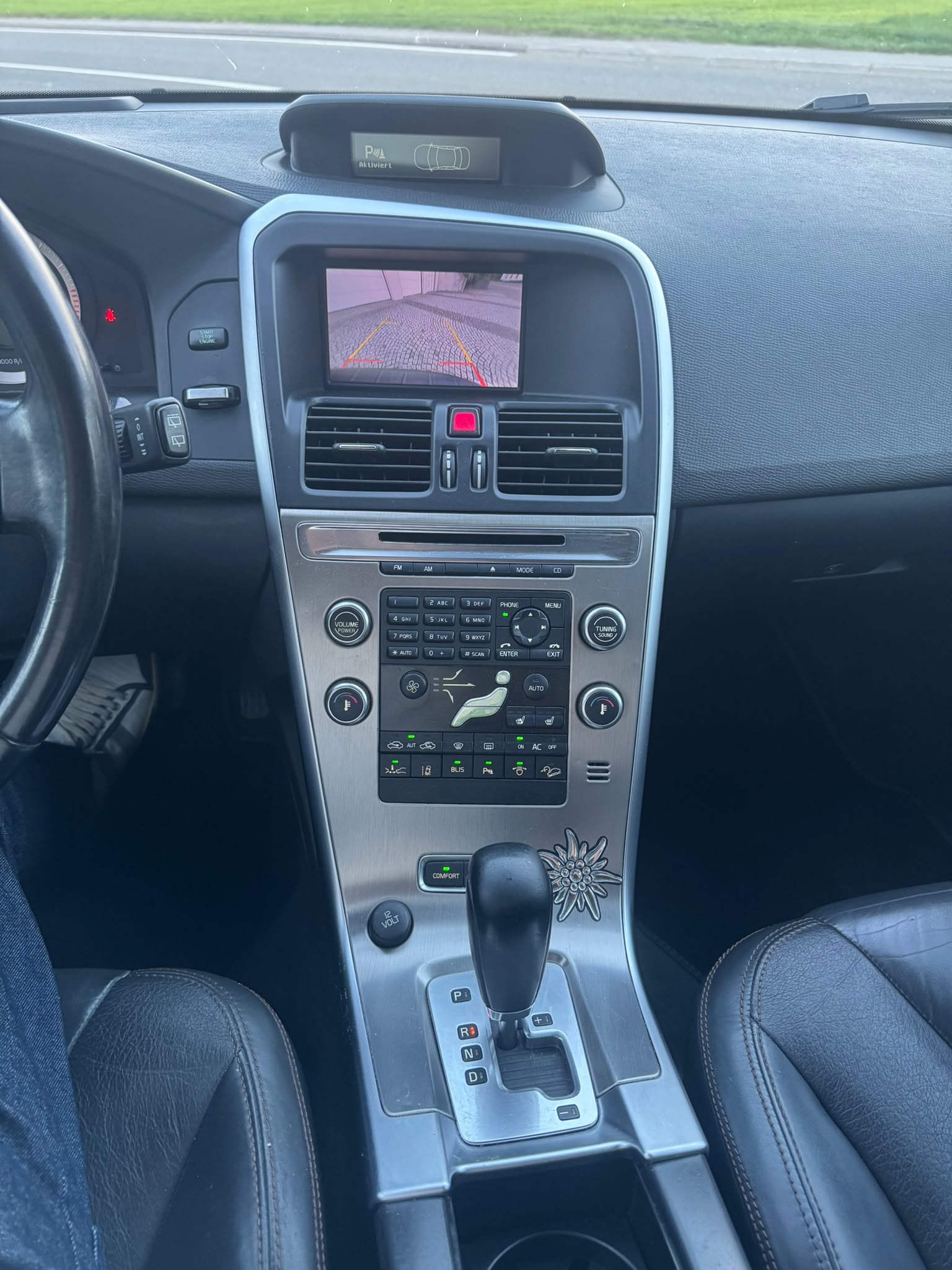 VOLVO XC60 D5 AWD Summum Geartronic-image-9