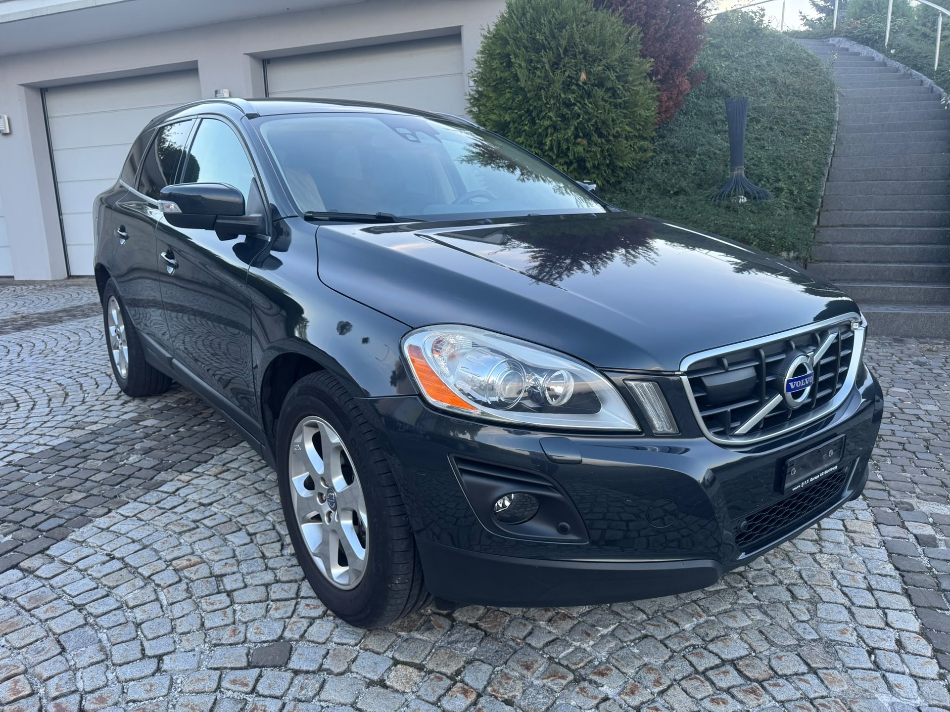 VOLVO XC60 D5 AWD Summum Geartronic-image-2