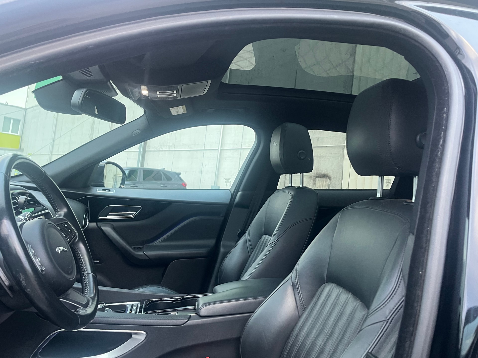JAGUAR F-Pace 3.0 TD First Edition AWD Automatik-image-11