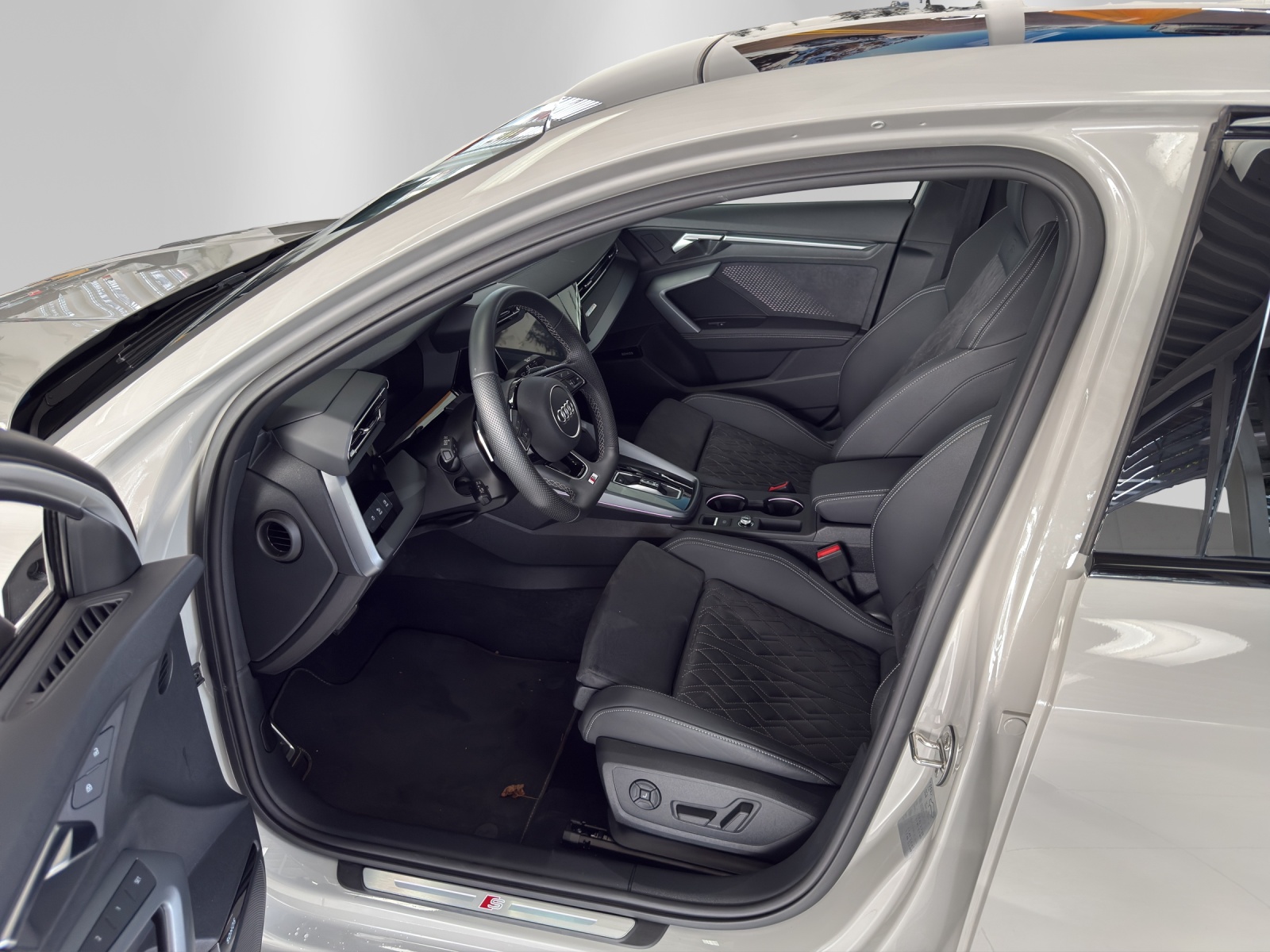 AUDI S3 Limousine TFSI quattro S-tronic, Porsche "KREIDE"-image-8