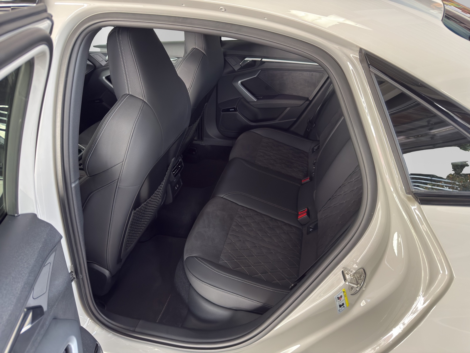 AUDI S3 Limousine TFSI quattro S-tronic, Porsche "KREIDE"-image-9
