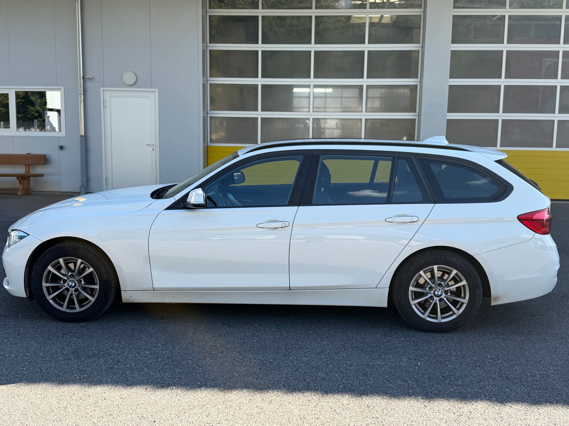 BMW 316d Touring Business Steptronic-image-4