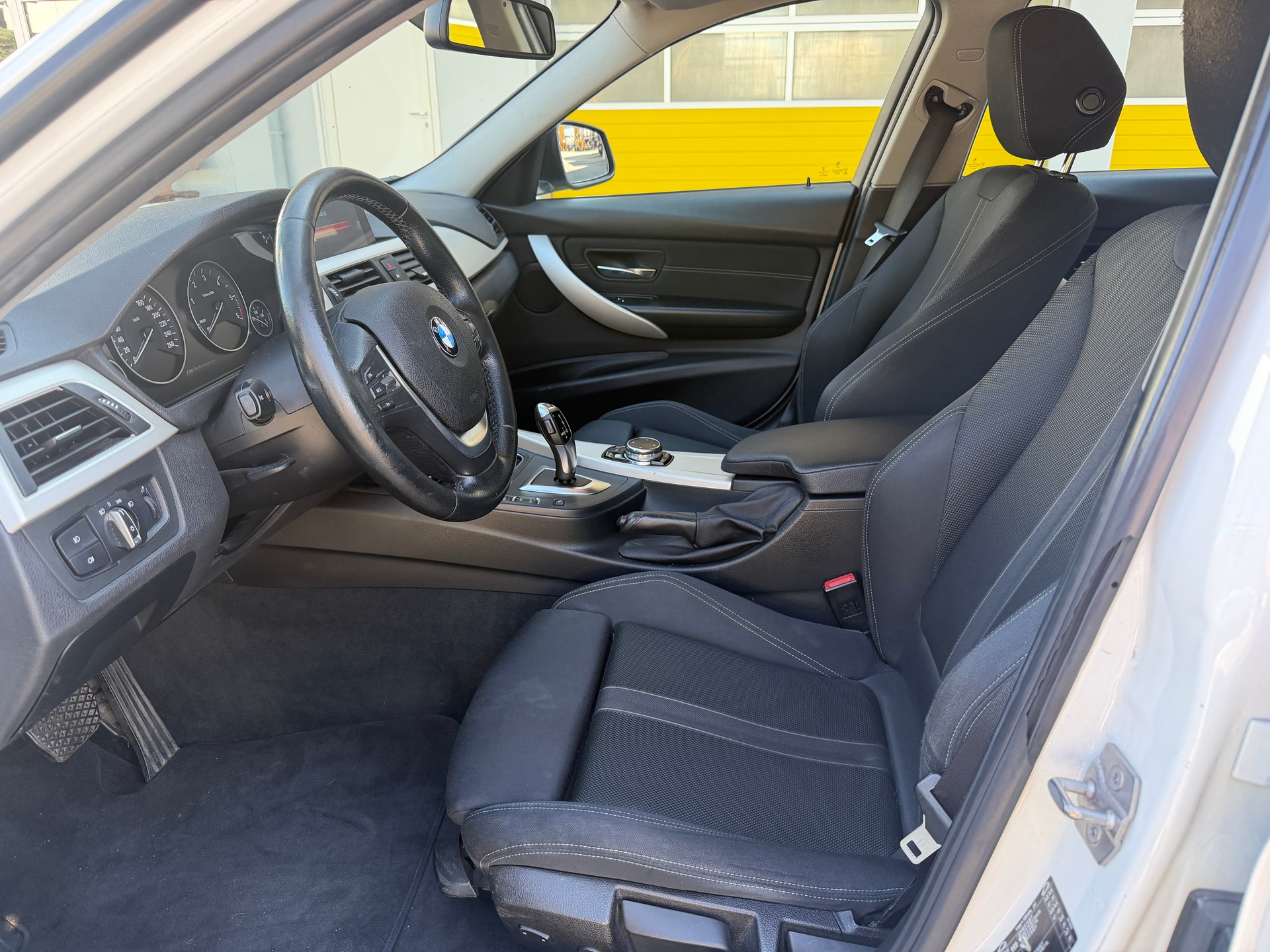 BMW 316d Touring Business Steptronic-image-11