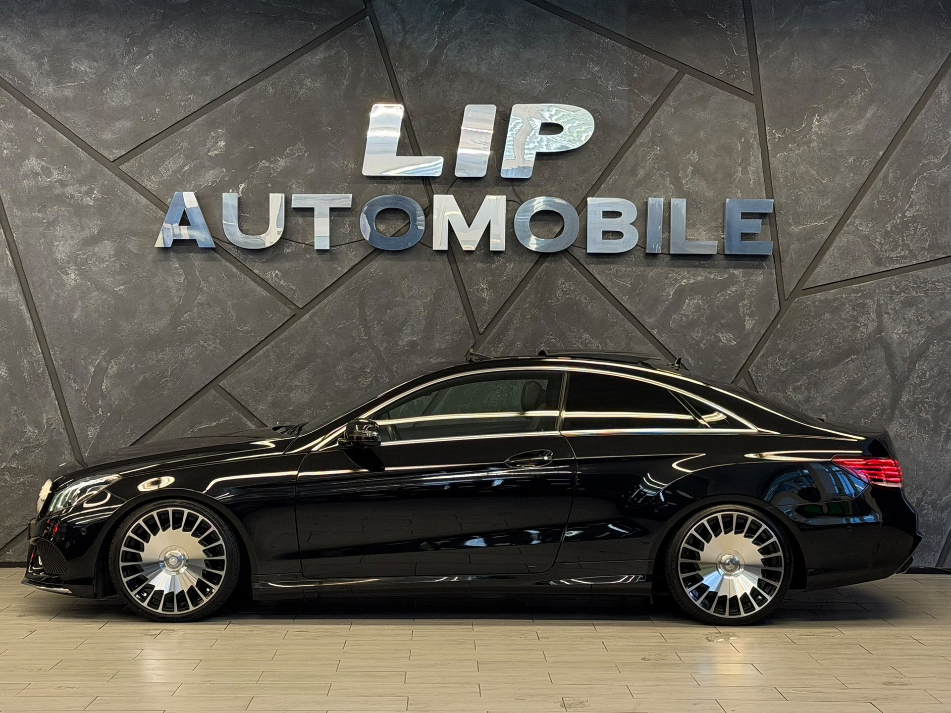 MERCEDES-BENZ E 400 7G-Tronic Amg-Line-image-4