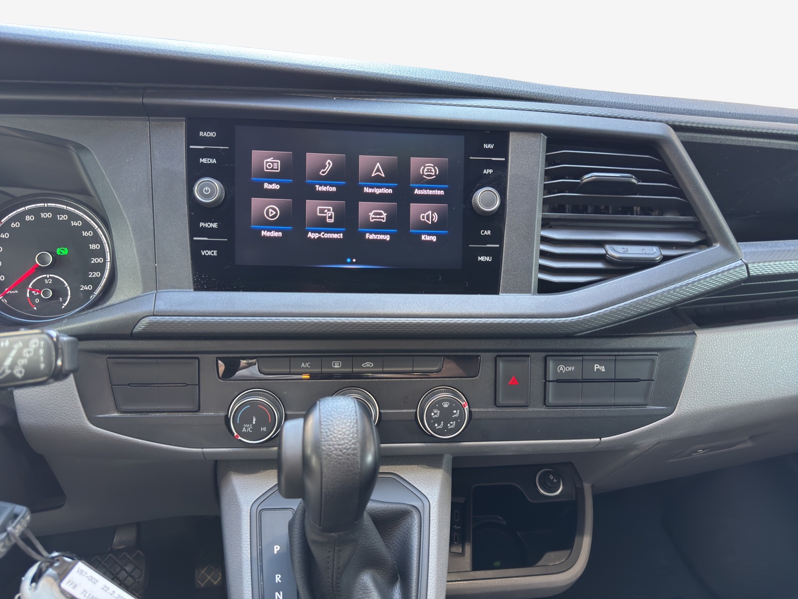 VW T6.1 2.0 TDI DSG-image-10