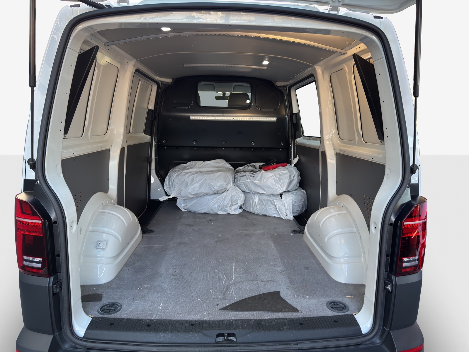 VW T6.1 2.0 TDI DSG-image-12