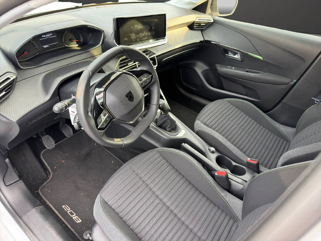 PEUGEOT 208 1.2 PureTech Style-image-7