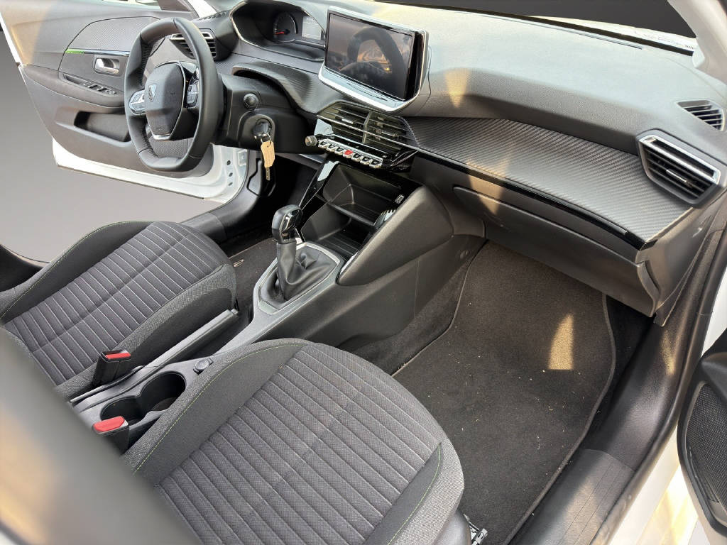 PEUGEOT 208 1.2 PureTech Style-image-9