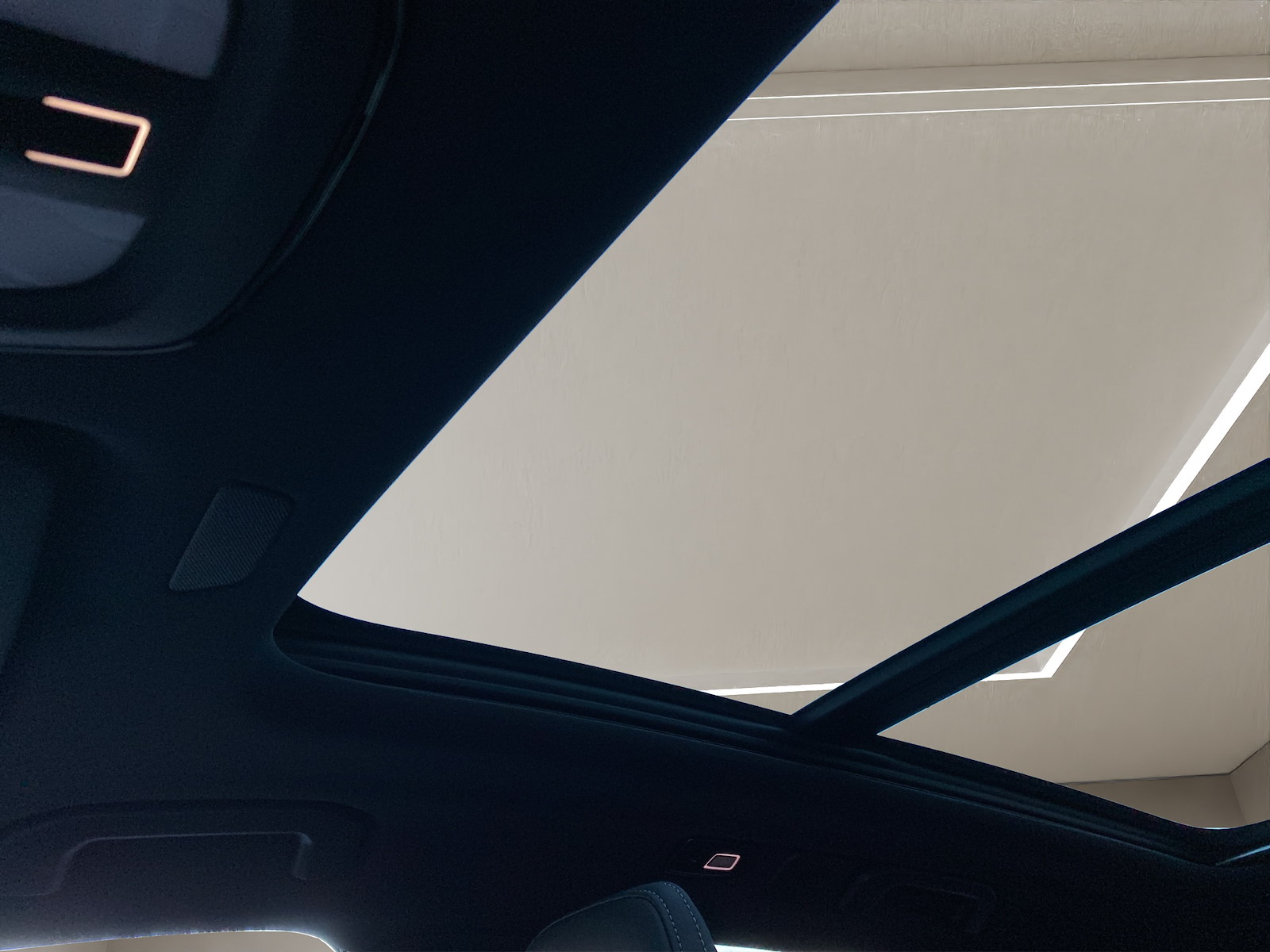 VOLVO XC60 2.0 B5 MH Black Edition AWD-image-14