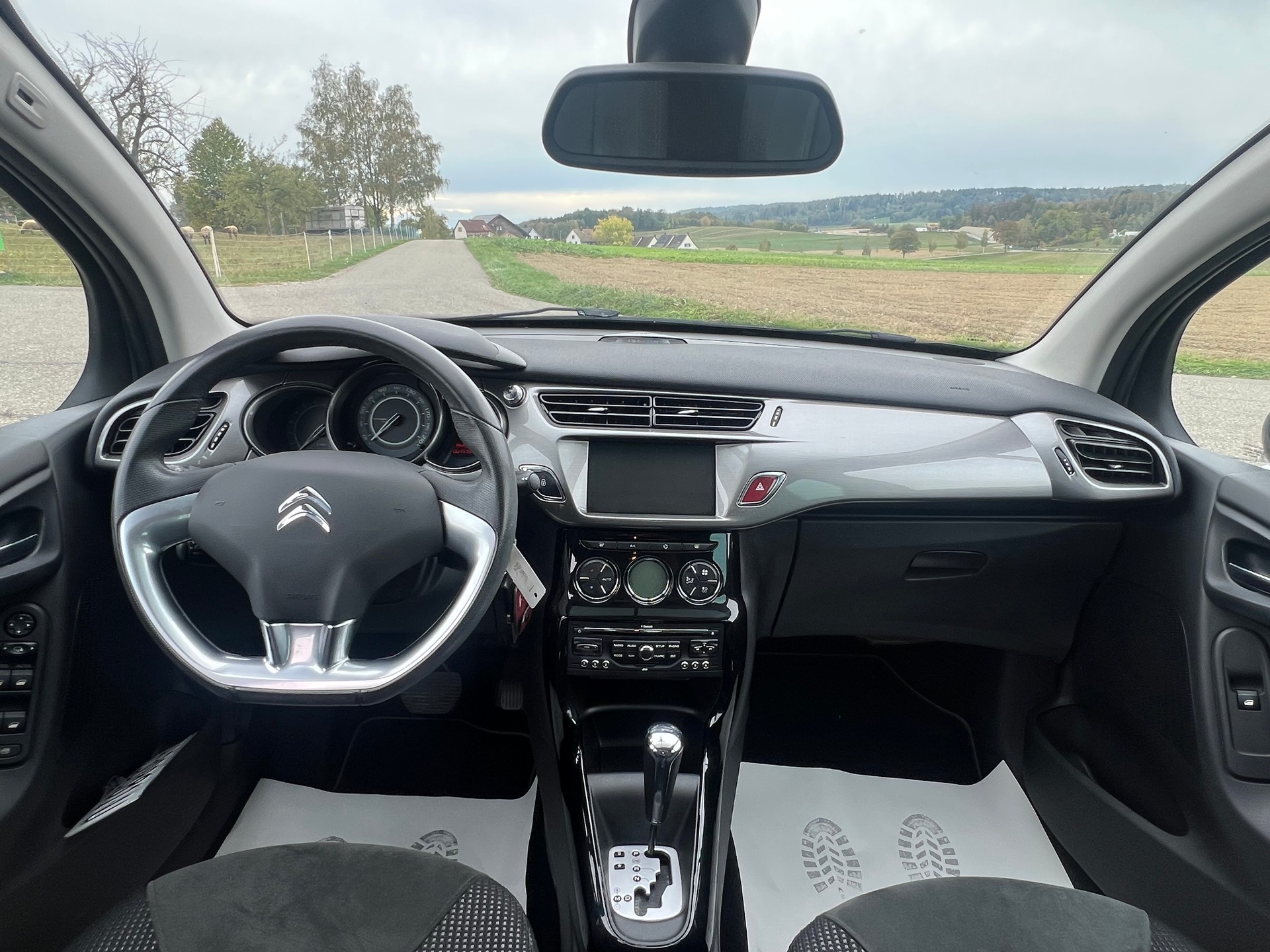 CITROEN C3 1.6i 16V Exclusive Automatic-image-10