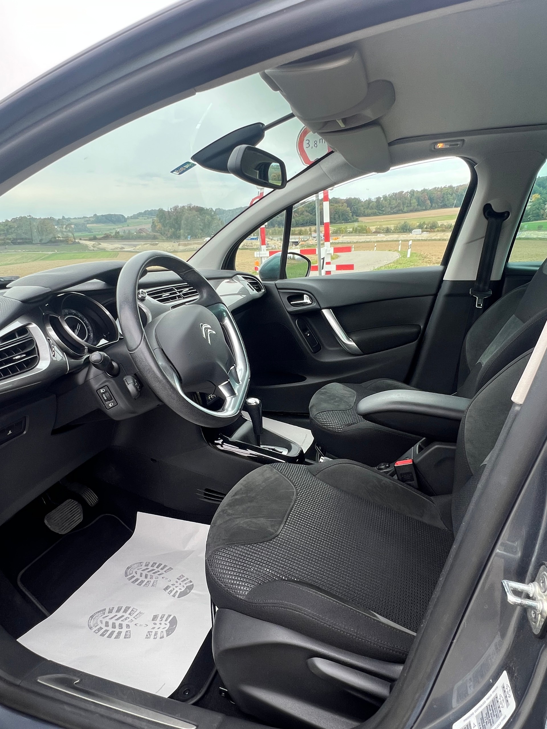 CITROEN C3 1.6i 16V Exclusive Automatic-image-9