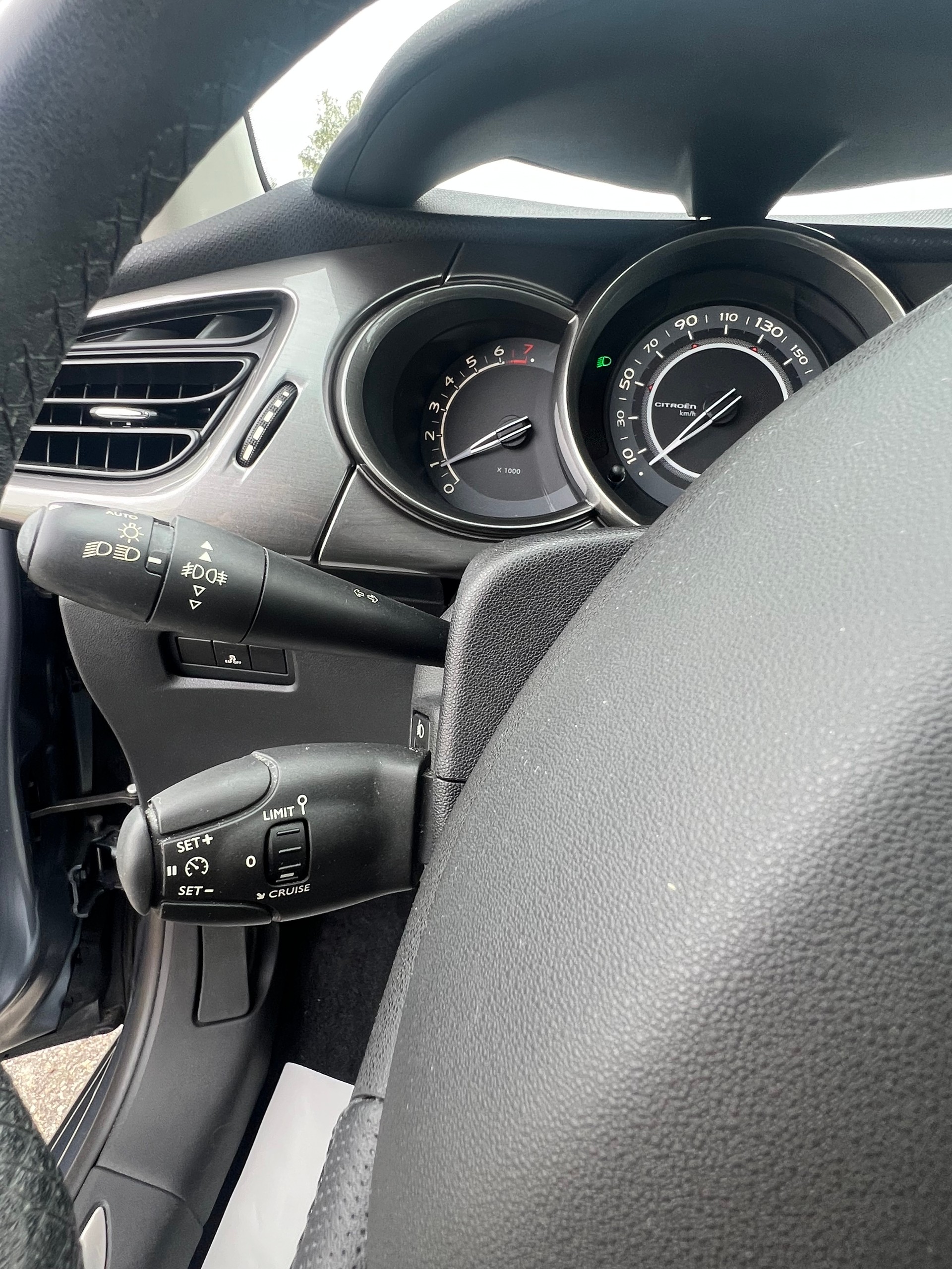 CITROEN C3 1.6i 16V Exclusive Automatic-image-13
