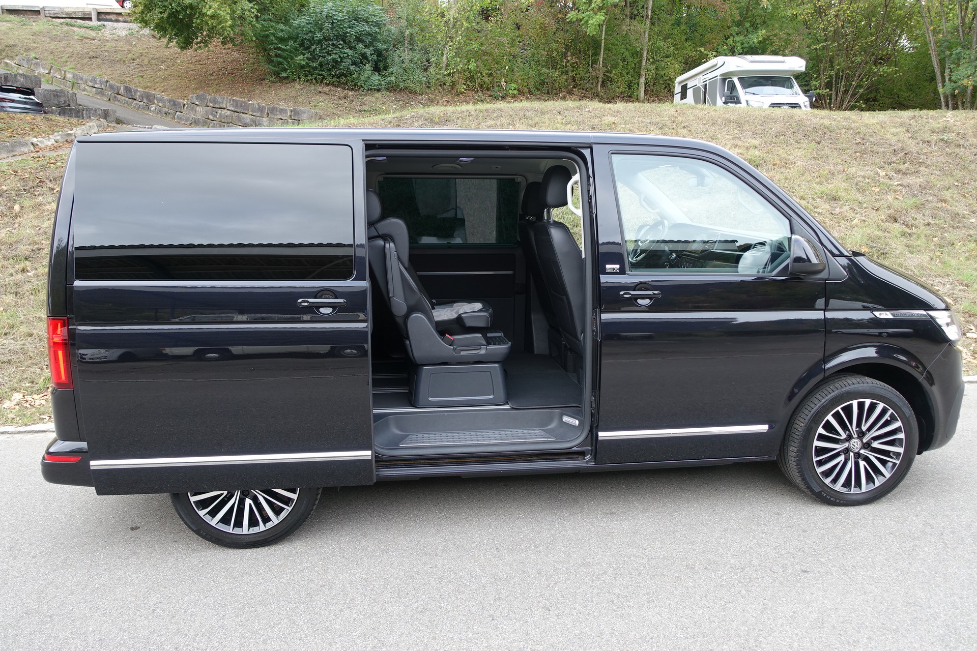 VW T6.1 Multivan 2.0 Bi-TDI Highline Generation Six 4Motion DSG-image-14
