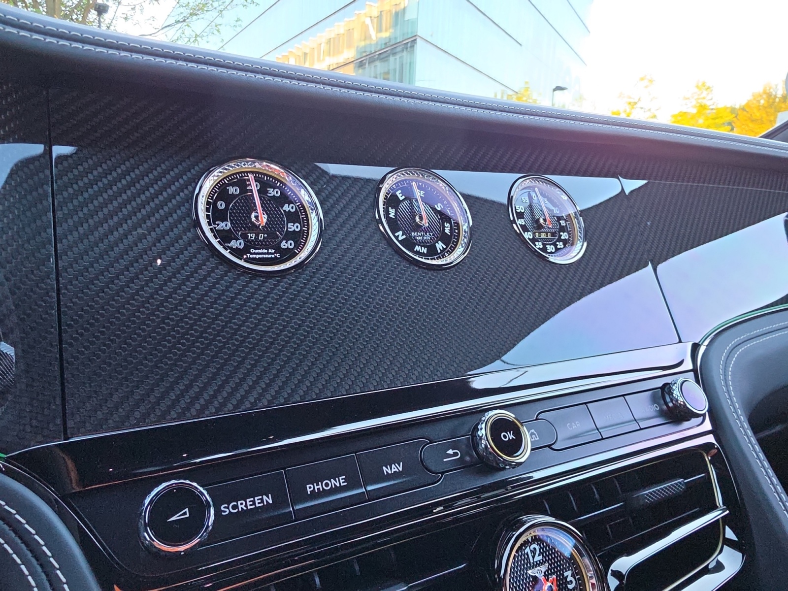 BENTLEY NEW Flying Spur S V8-image-17