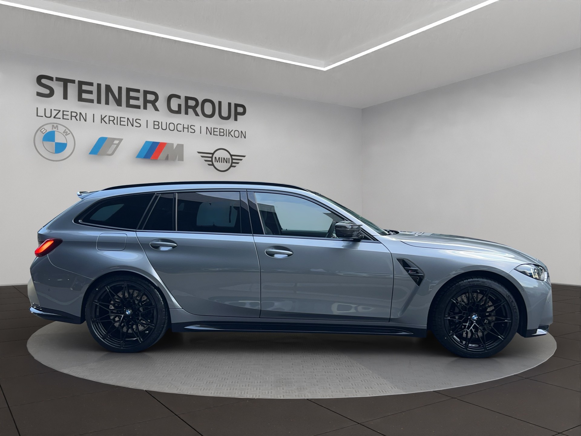 BMW M3 Touring xDrive Competition M-showroom-element-3