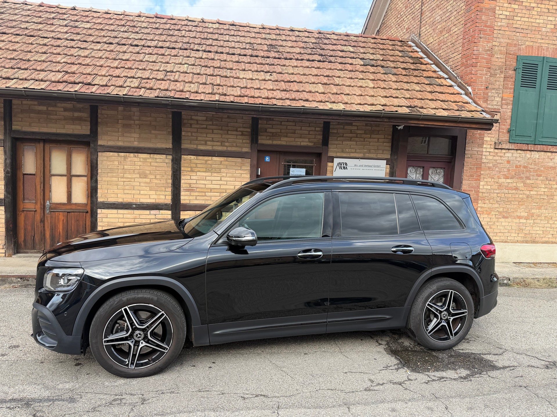 MERCEDES-BENZ GLB 250 4Matic AMG Line 8G-Tronic-image-2