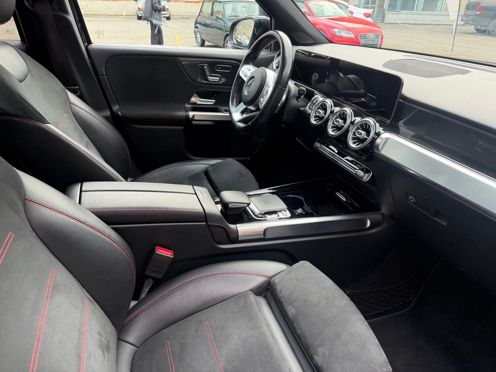 MERCEDES-BENZ GLB 250 4Matic AMG Line 8G-Tronic-image-8