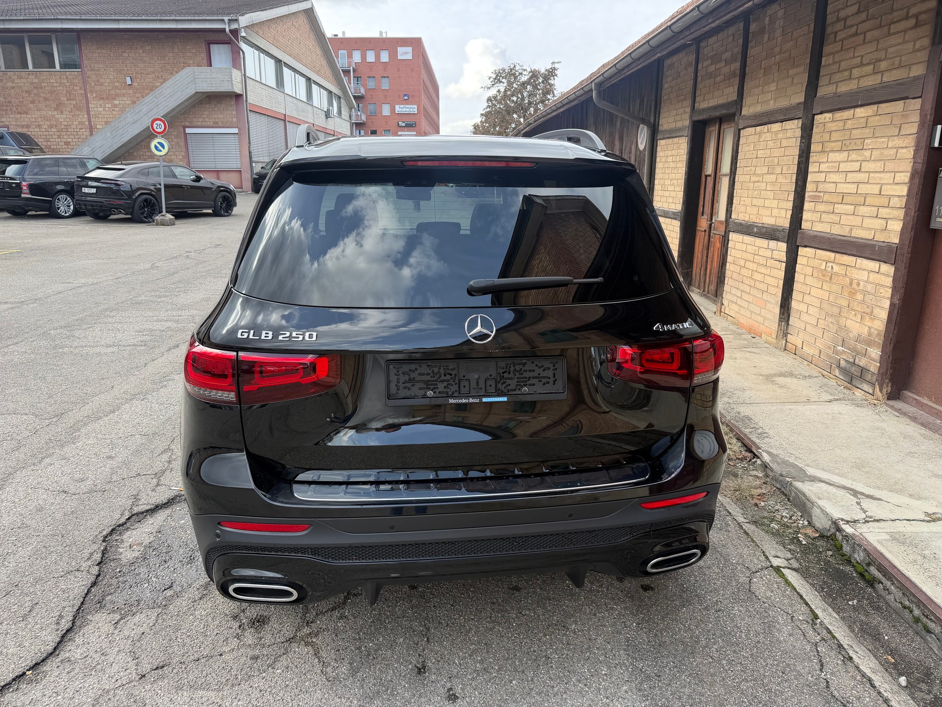 MERCEDES-BENZ GLB 250 4Matic AMG Line 8G-Tronic-image-5