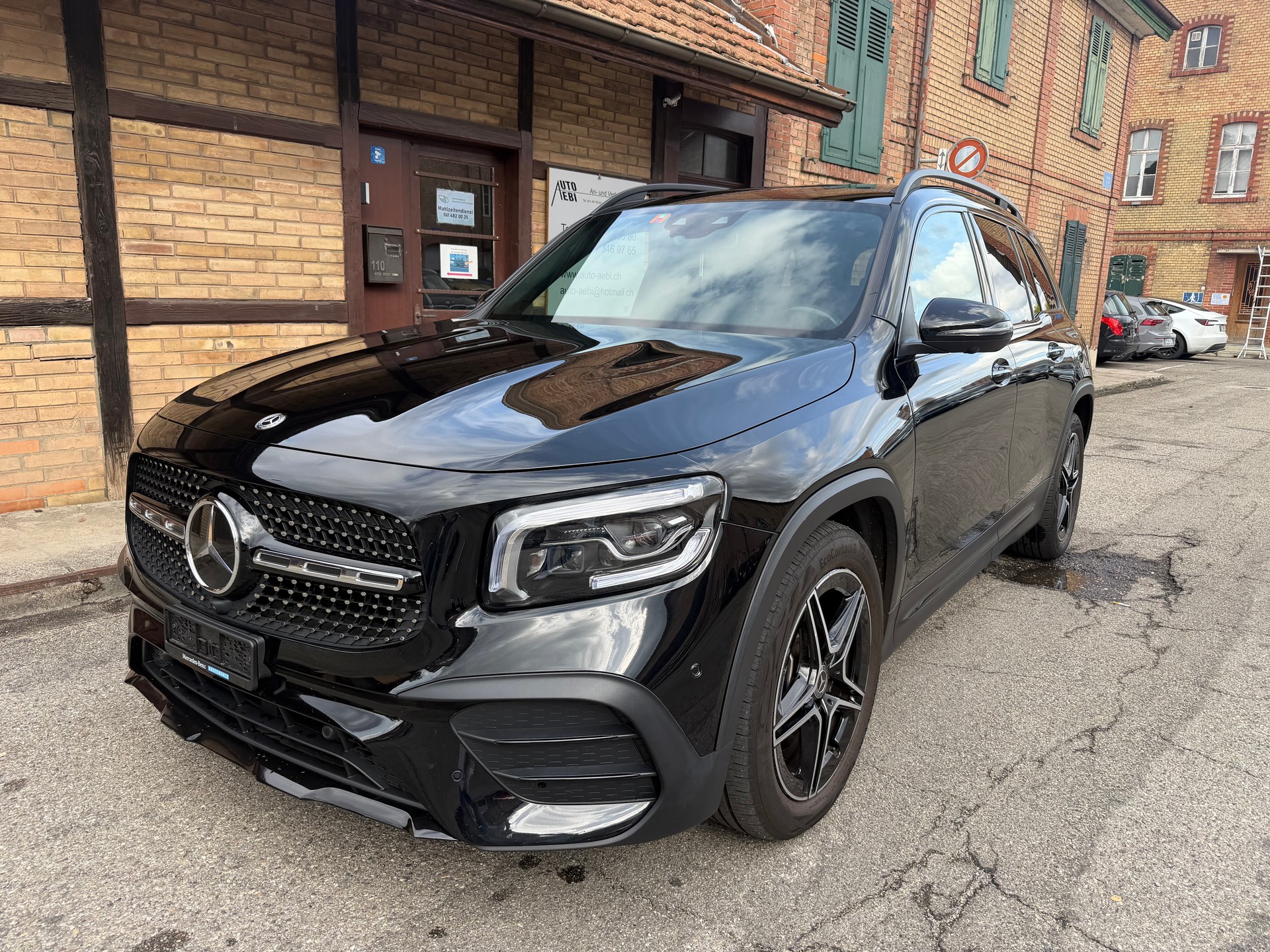 MERCEDES-BENZ GLB 250 4Matic AMG Line 8G-Tronic-image-1