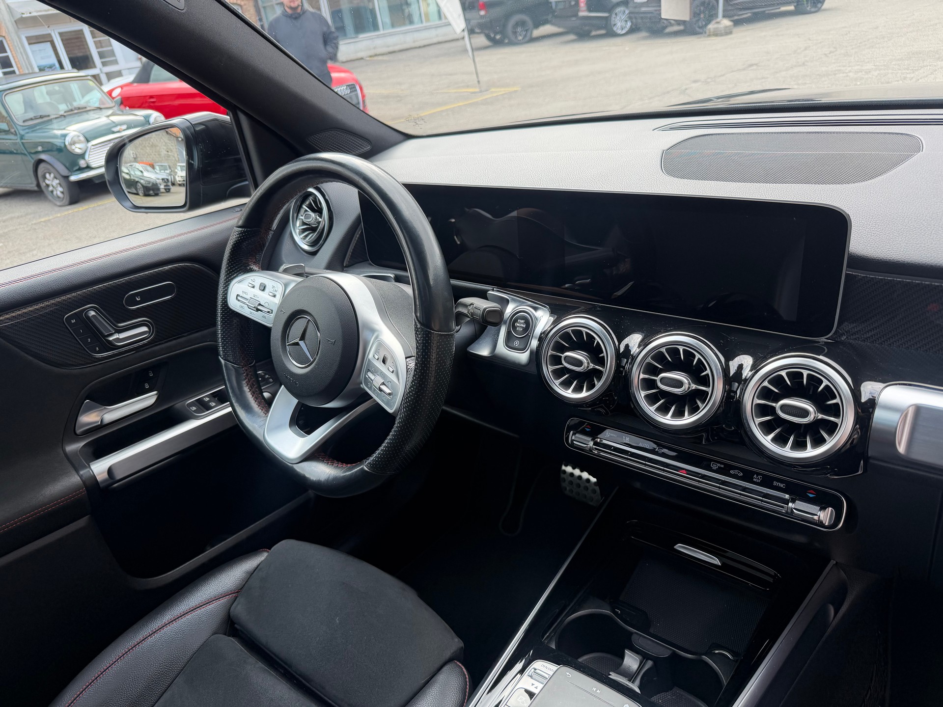 MERCEDES-BENZ GLB 250 4Matic AMG Line 8G-Tronic-image-9