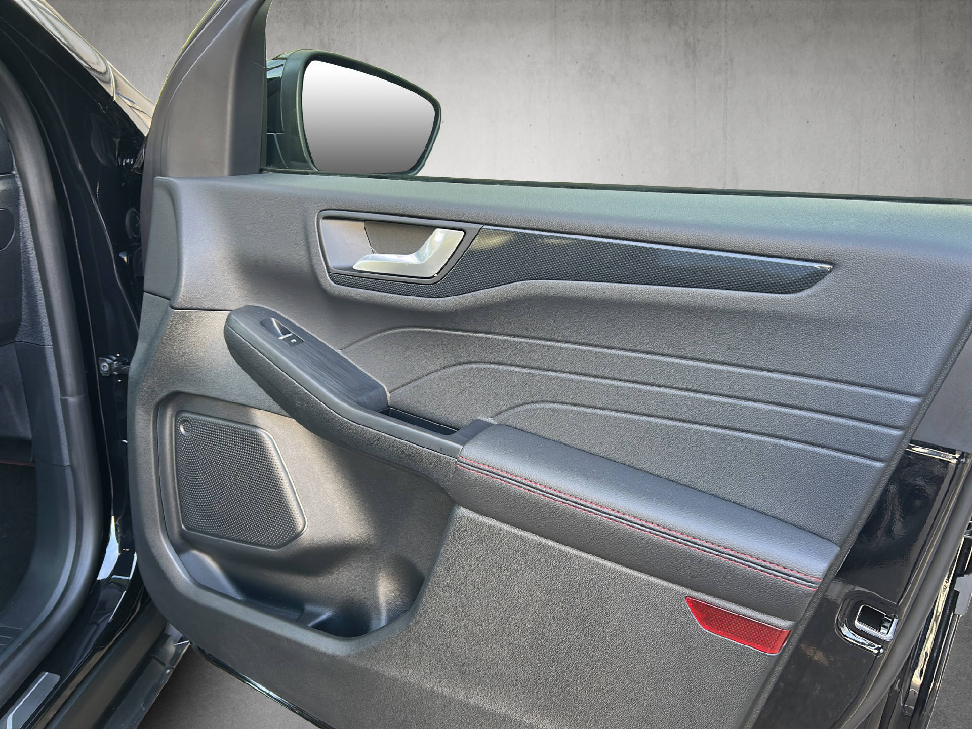 FORD Kuga 2.5 Plug-in Hybrid ST-Line X-image-17