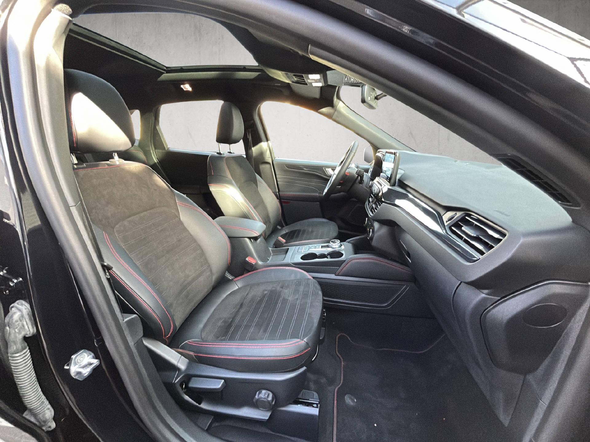 FORD Kuga 2.5 Plug-in Hybrid ST-Line X-image-18