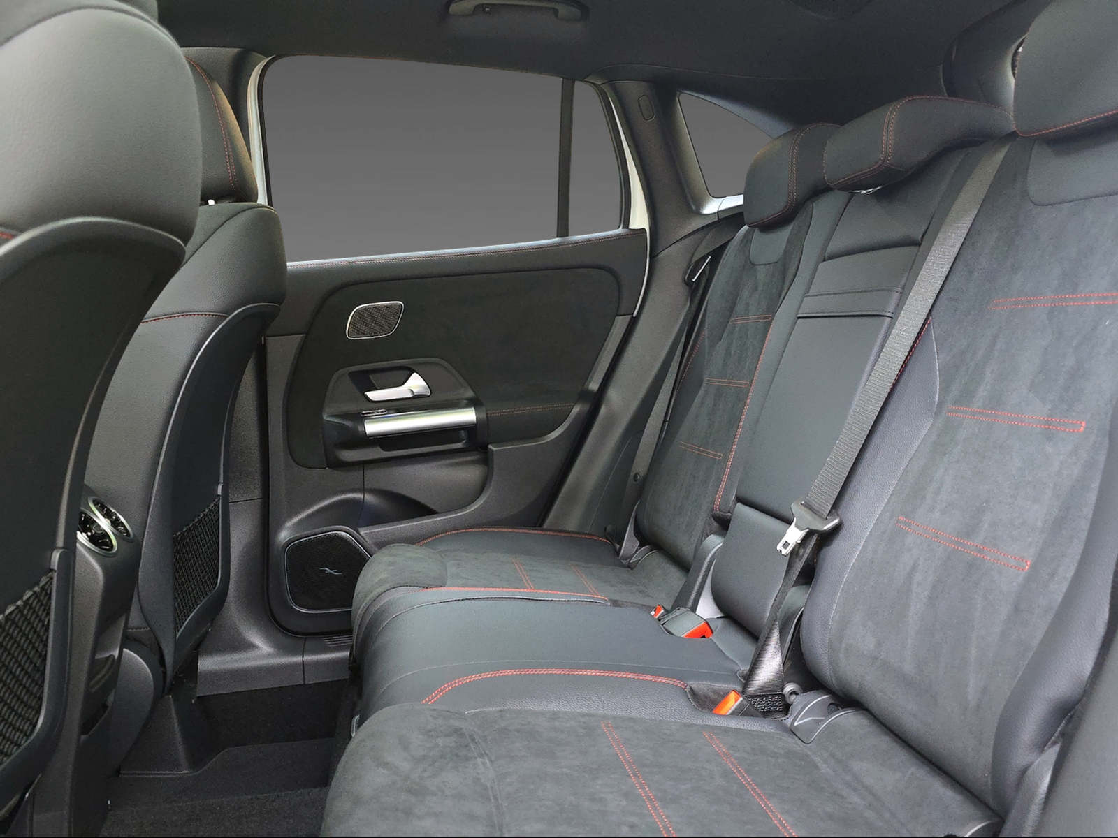MERCEDES-BENZ GLA 35 4Matic-image-10