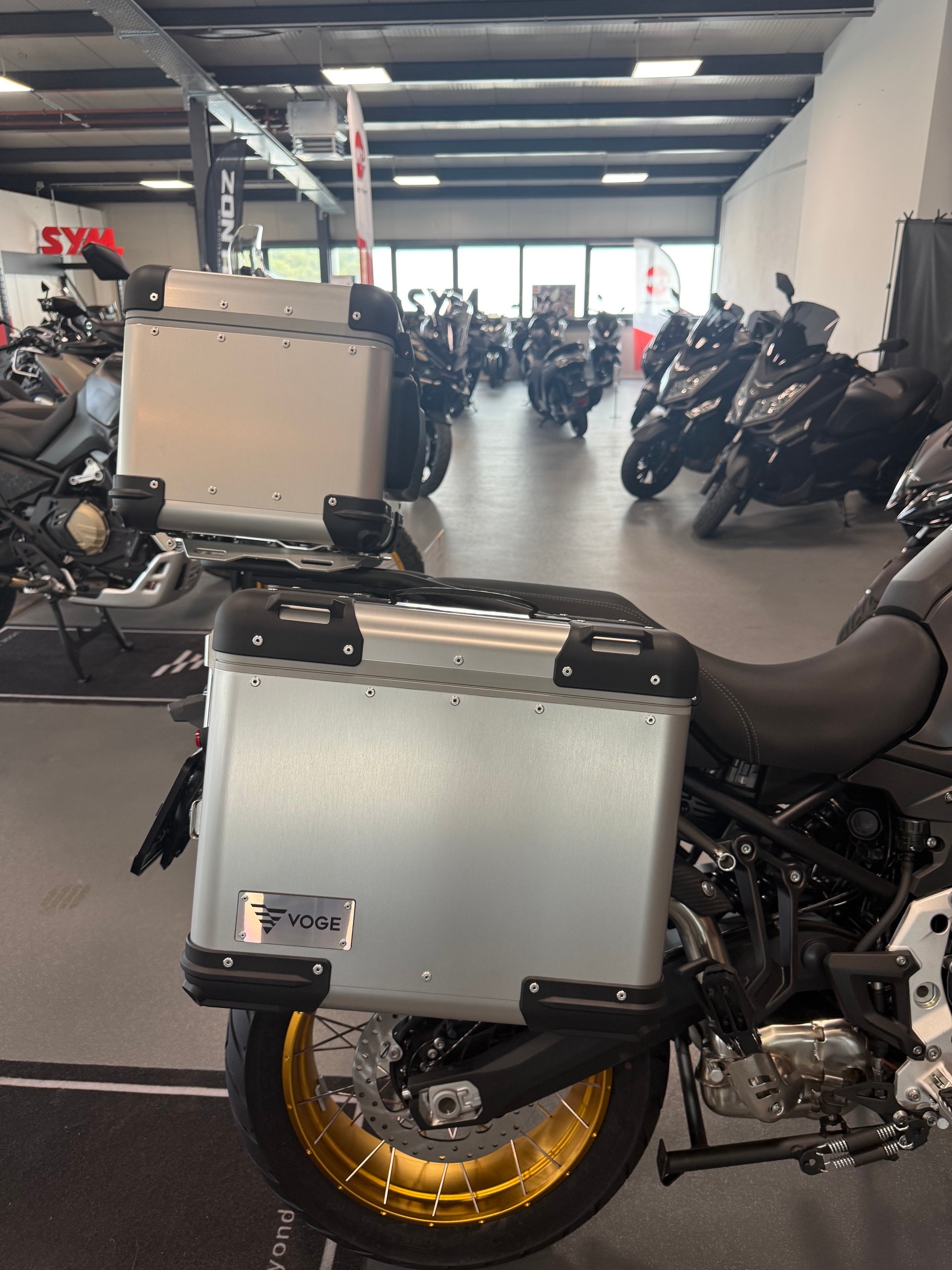 VOGE 900 DSX BLACK KNIGHT-showroom-element-3