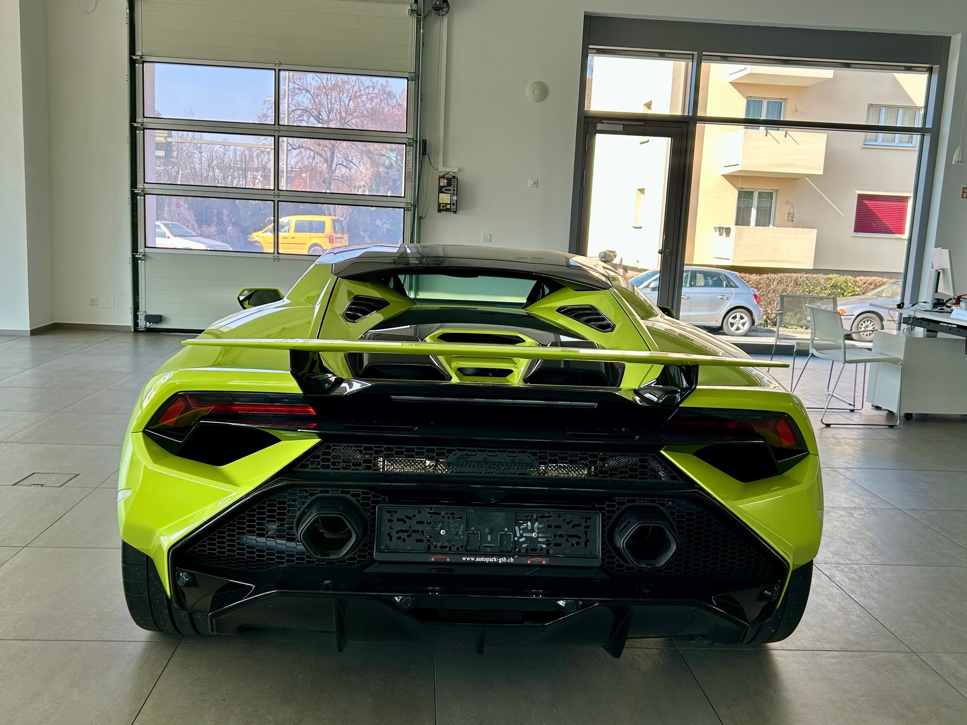 LAMBORGHINI Tecnica-image-6